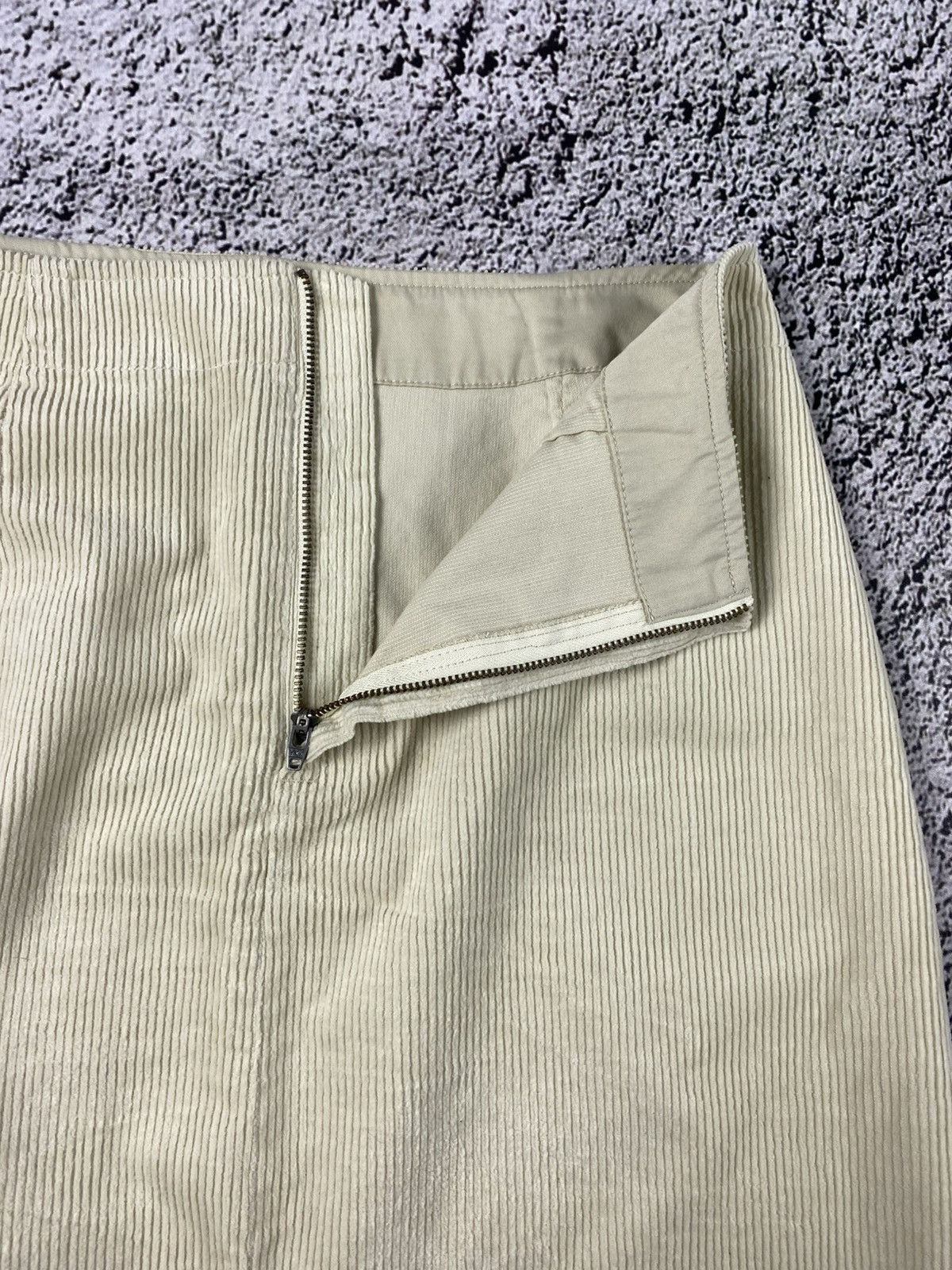 Uniqlo Vintage Y2K corduroy Uniqlo mini skirt 00s oldmoney style Size 26" / US 2 / IT 38 - 2 Thumbnail