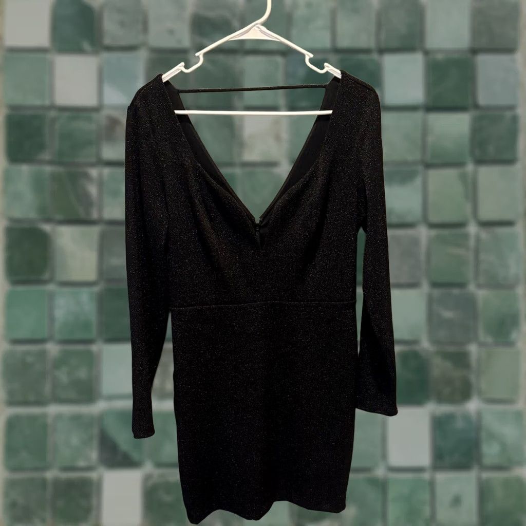 Express Express Black Silver Metallic Sparkle V-Neck Dress Size M Womens Size M / US 6-8 / IT 42-44 - 1 Thumbnail