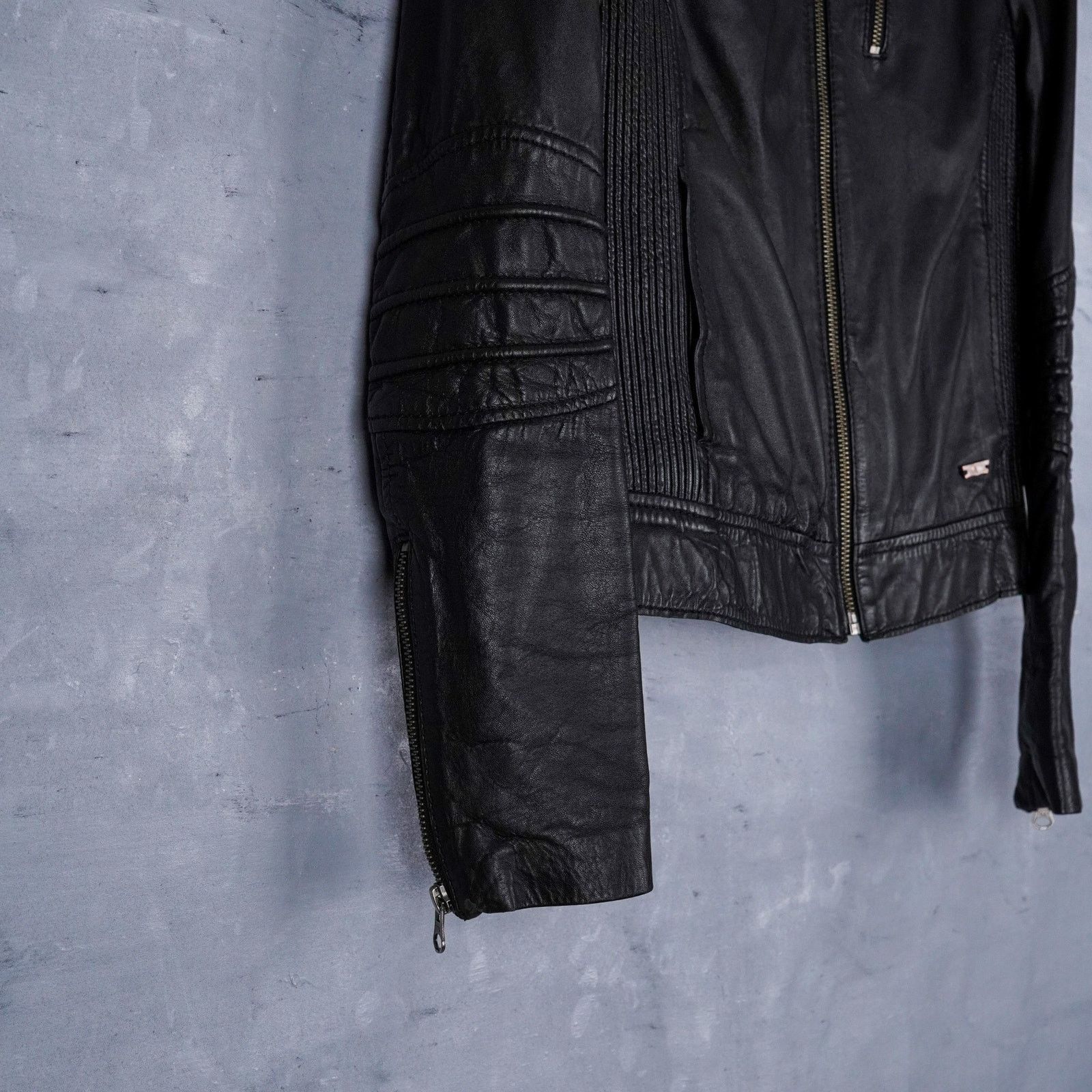 Levi's Vintage levi’s black leather women's biker bomber jacket Size XS / US 0-2 / IT 36-38 - 6 Thumbnail