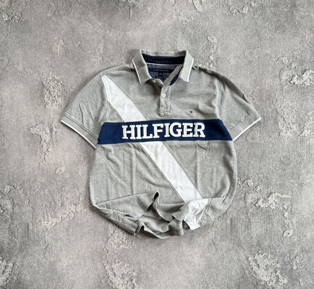 Tommy Hilfiger × Vintage Tommy Hilfiger L big logo polo tee T-shirt jersey rugby Size US L / EU 52-54 / 3 - 1 Thumbnail