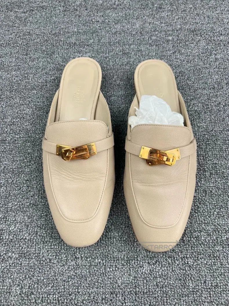 Hermes Hermes Beige Leather Mules with Gold Buckle. Size US 5 / EU 37 - 3 Thumbnail