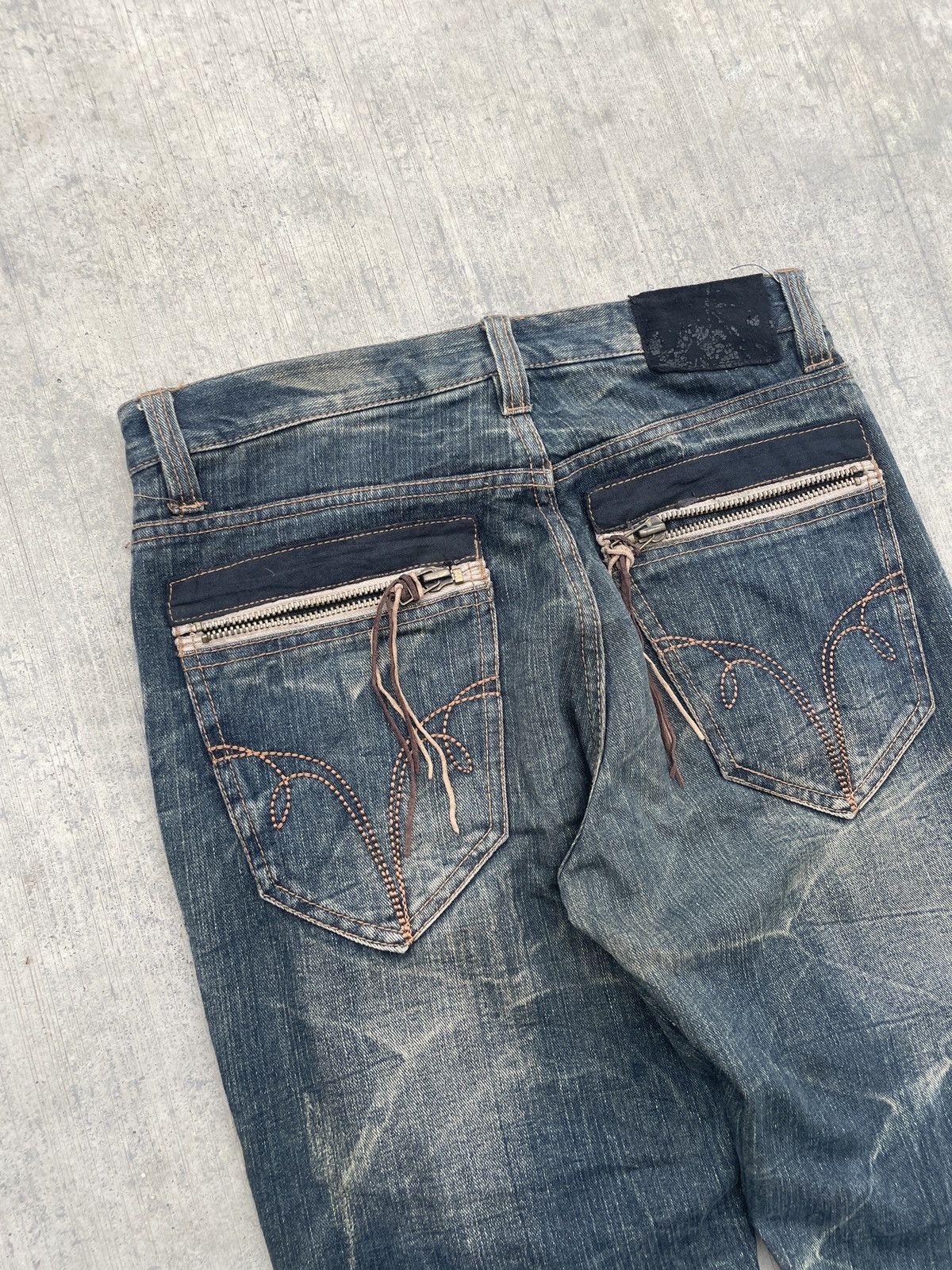 Japanese Brand 2000s JAPANESE BRAND RUSTY DISTRESSED UNIQUE BACKPOCKET JEAN Size US 30 / EU 46 - 5 Thumbnail