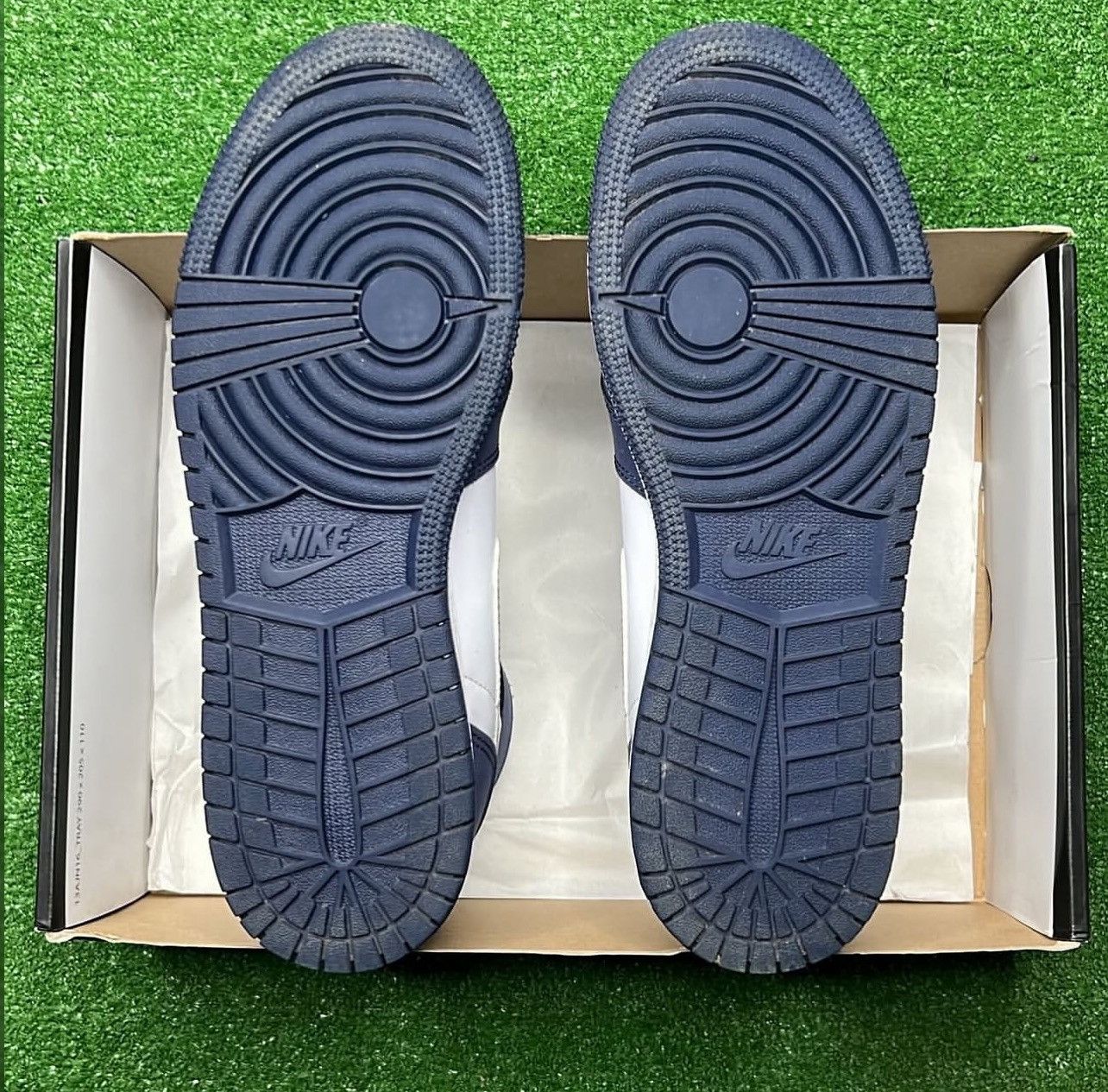 Jordan Brand Air Jordan 1 Retro High CO GS ‘ Japan Midnight Navy ‘ Size US 6 / EU 39 - 5 Thumbnail