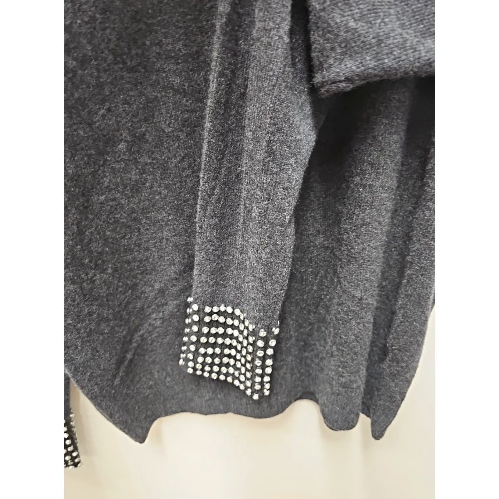 Bloomingdale's C Bloomingdale's 100% Cashmere Embellished Long Sleeve Sweater Sz Medium Shirt Womens Pullover Gray 23 Chest 24.5 Length Vintage No Size M / US 6-8 / IT 42-44 - 6 Thumbnail