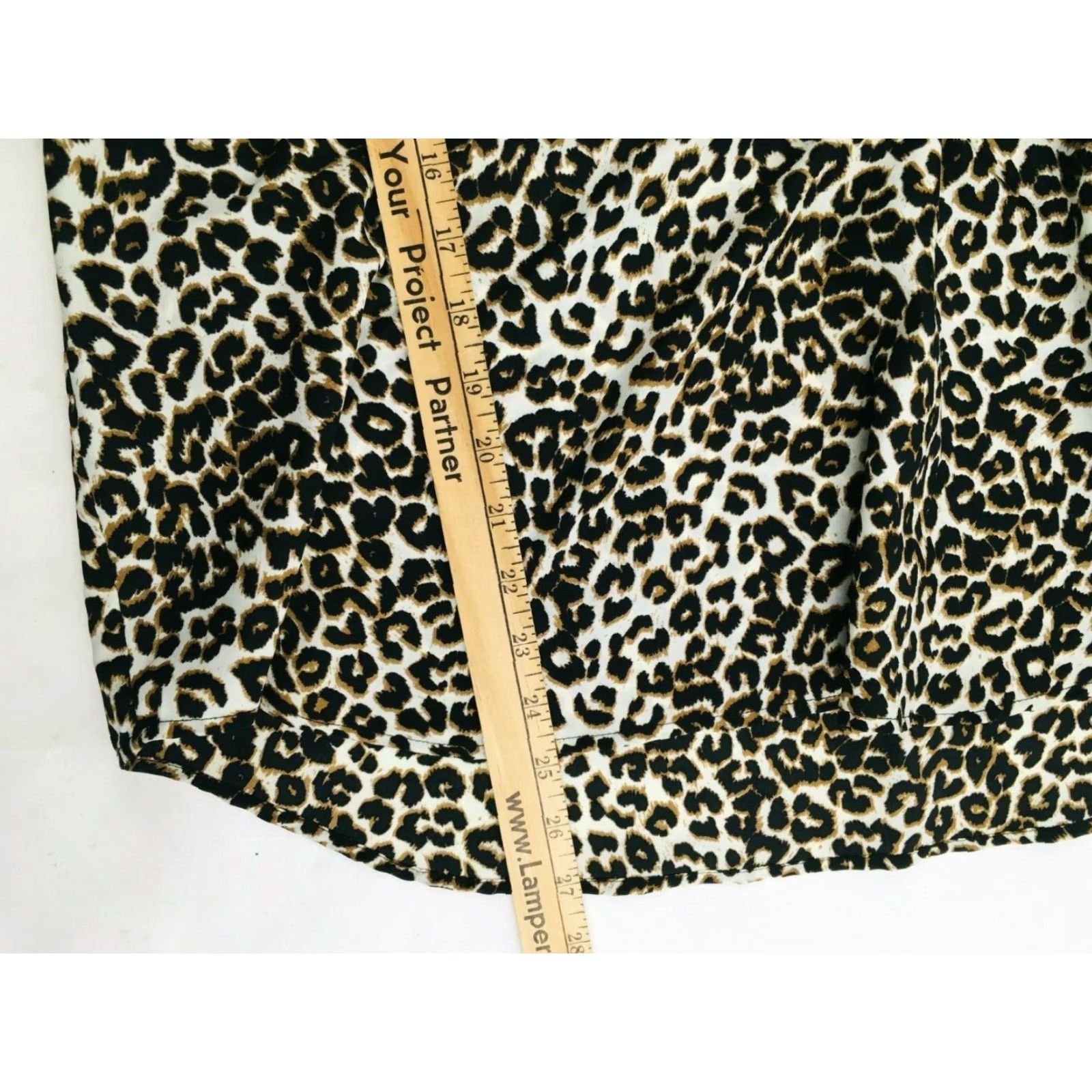 Vintage Chico's Shirt Women's Size 2 V Neck Pullover Leopard Print Long Sleeve ¼ Button Size XS / US 0-2 / IT 36-38 - 5 Thumbnail