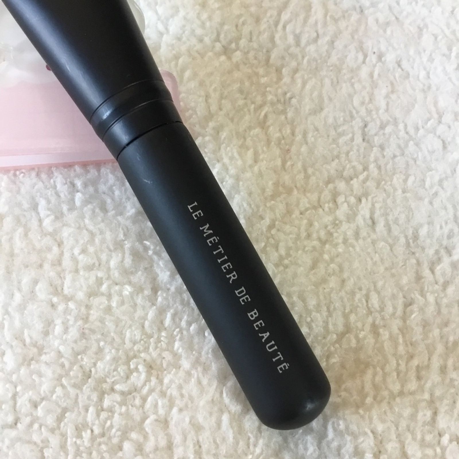 Other Le Métier de Beauté Flat Angled Foundation Brush Size ONE SIZE - 7 Thumbnail