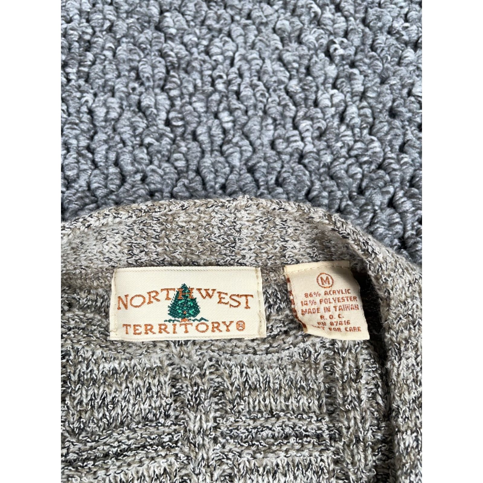 Vintage VINTAGE Northwest Territory Cardigan Sweater Men M Beige Textured Knit Geometric Pattern 90s Hipster Preppy Casual Fall Winter Size US M / EU 48-50 / 2 - 3 Thumbnail