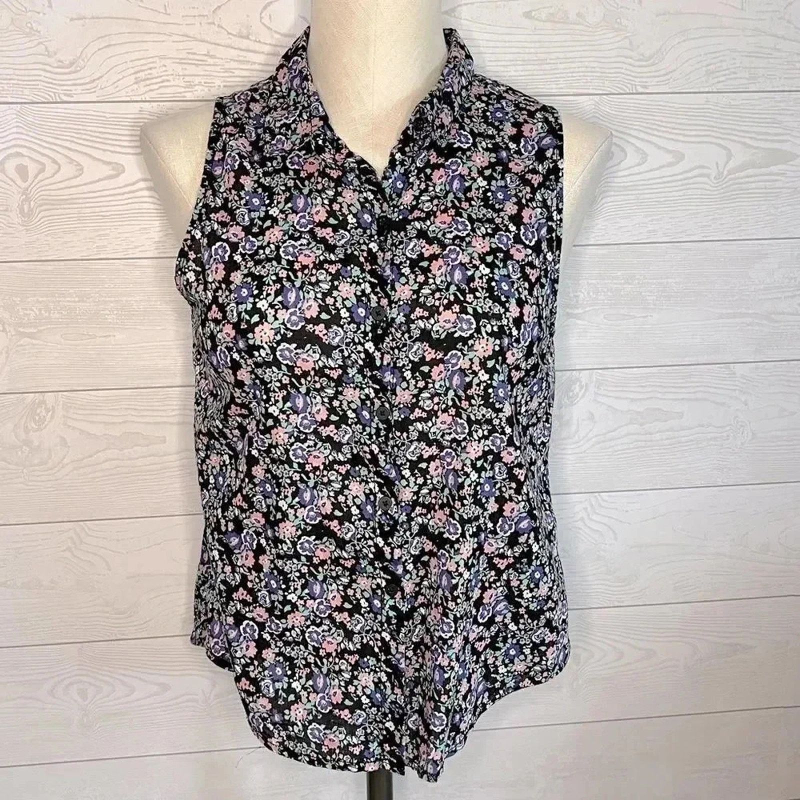 Divided Divided floral sleeveless buttonfront blouse Size 6 Size M / US 6-8 / IT 42-44 - 1 Thumbnail