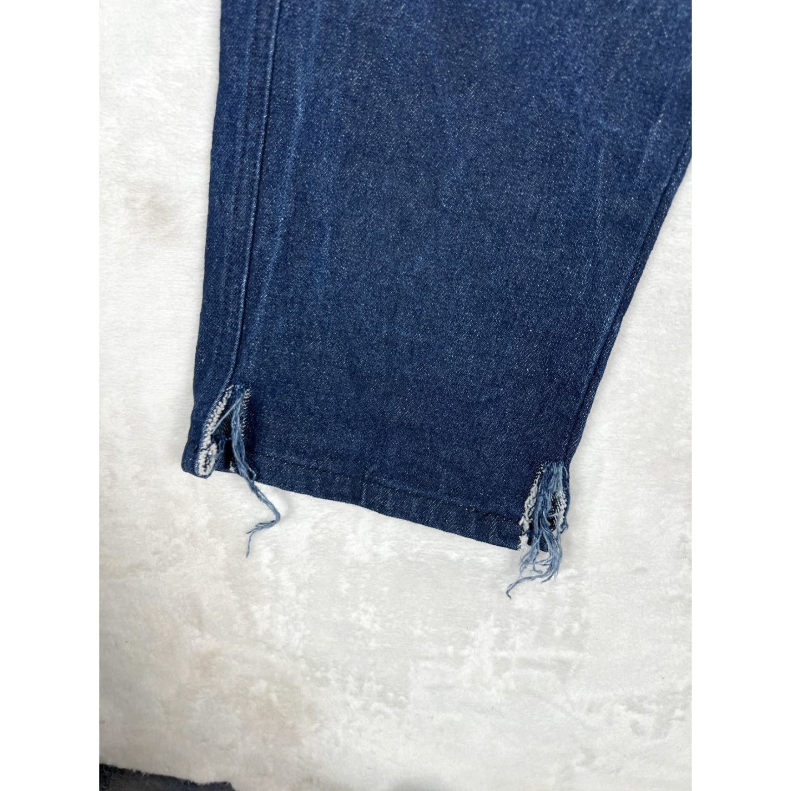 Vintage VINTAGE County FB Jeans Mens 30x32 Blue Denim Straight Pants 90s Distressed Pockets Frayed Hems Size US 30 / EU 46 - 2 Thumbnail