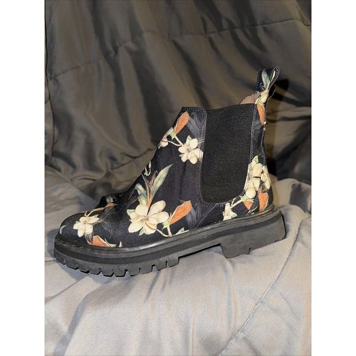Other Aerosoles Insecta Platform Boot Women's Size US 6 M Floral S Size US 6 / IT 36 - 8 Thumbnail