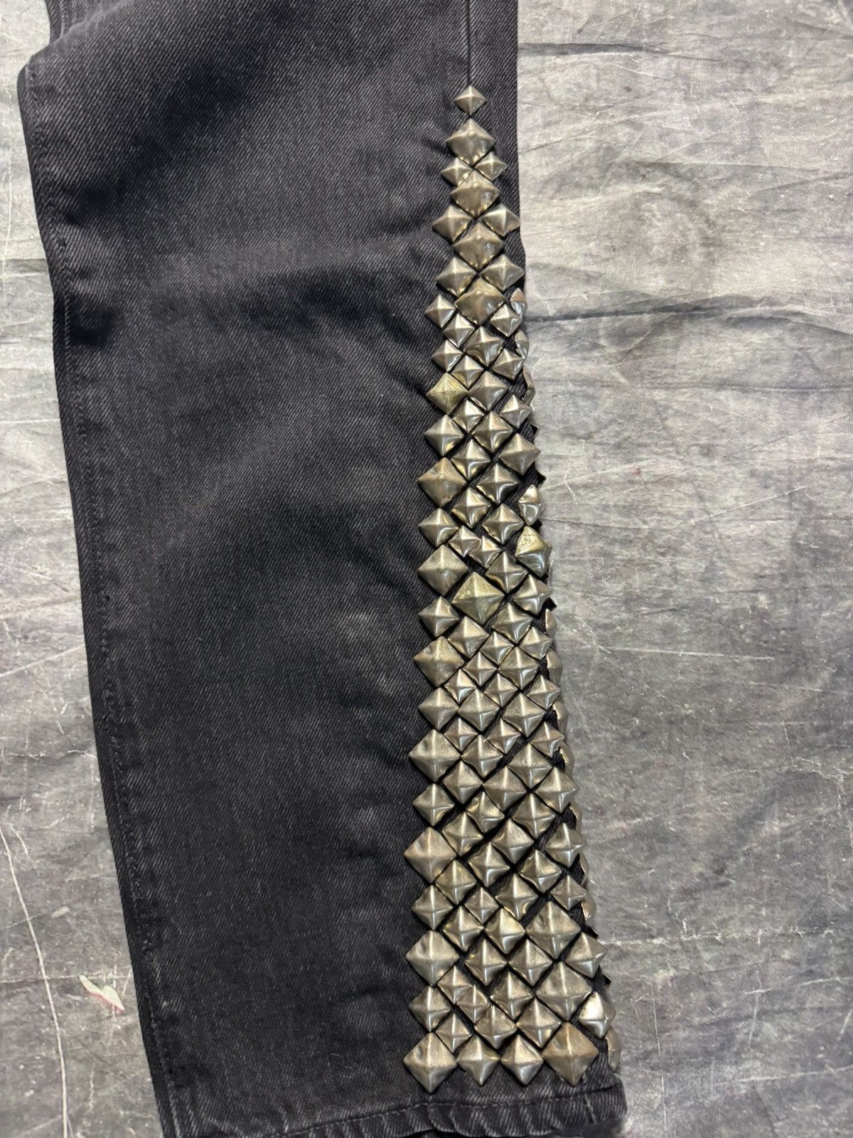 DENIM TEARS × Levi's Denim Tears Levis Rocker Studded Jeans in Black Size US 31 - 4 Thumbnail