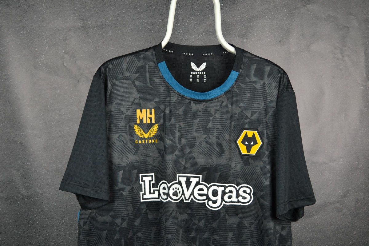 Other Wolverhampton Training Football Shirt Castore Soccer XXL Size US XXL / EU 58 / 5 - 3 Thumbnail