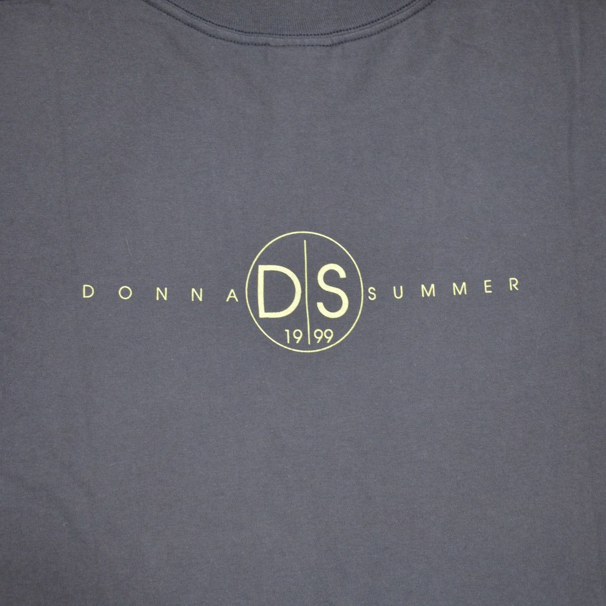 Band Tees 1999 Donna Summer Vintage Graphic T-Shirt (Large) Size US L / EU 52-54 / 3 - 7 Thumbnail