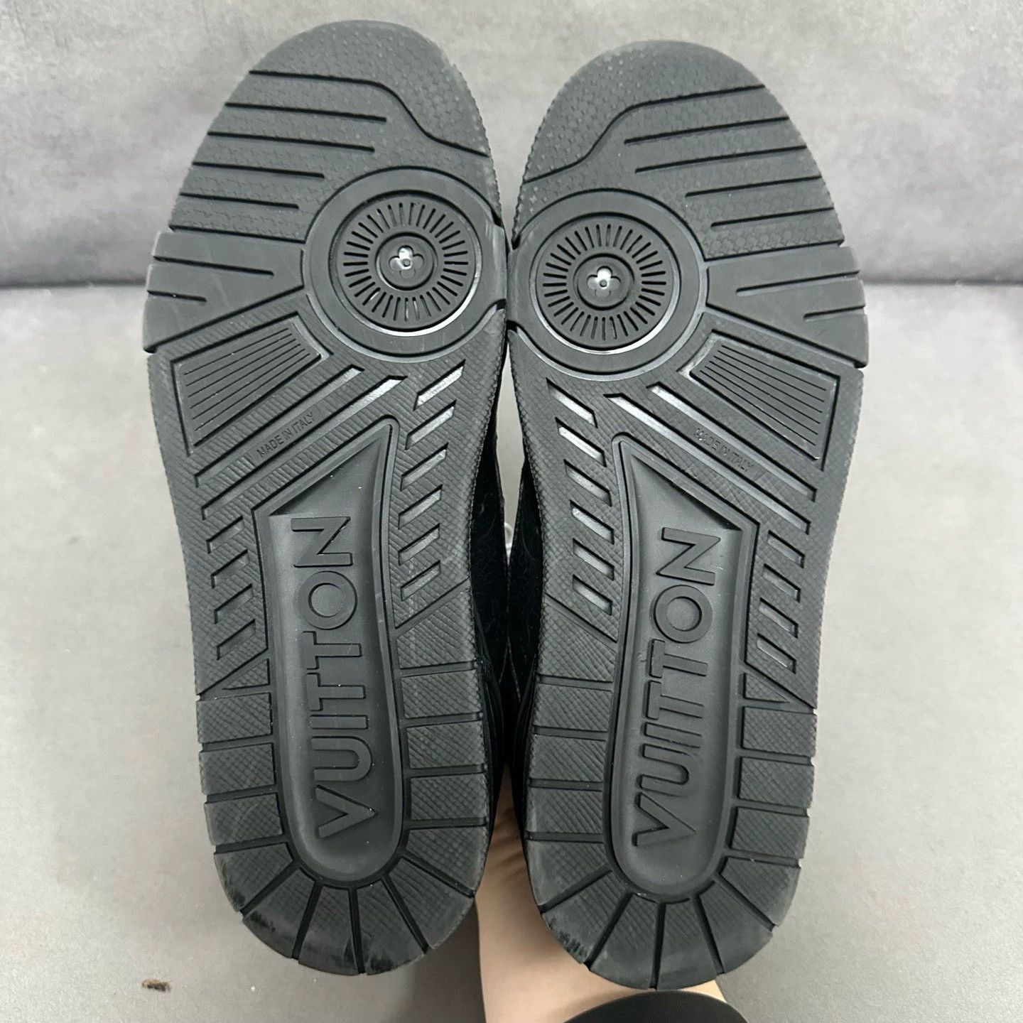 Louis Vuitton Size 40/LV Trainer, Pure Black/S5379/Casual Shoes Size US 7 / EU 40 - 8 Thumbnail