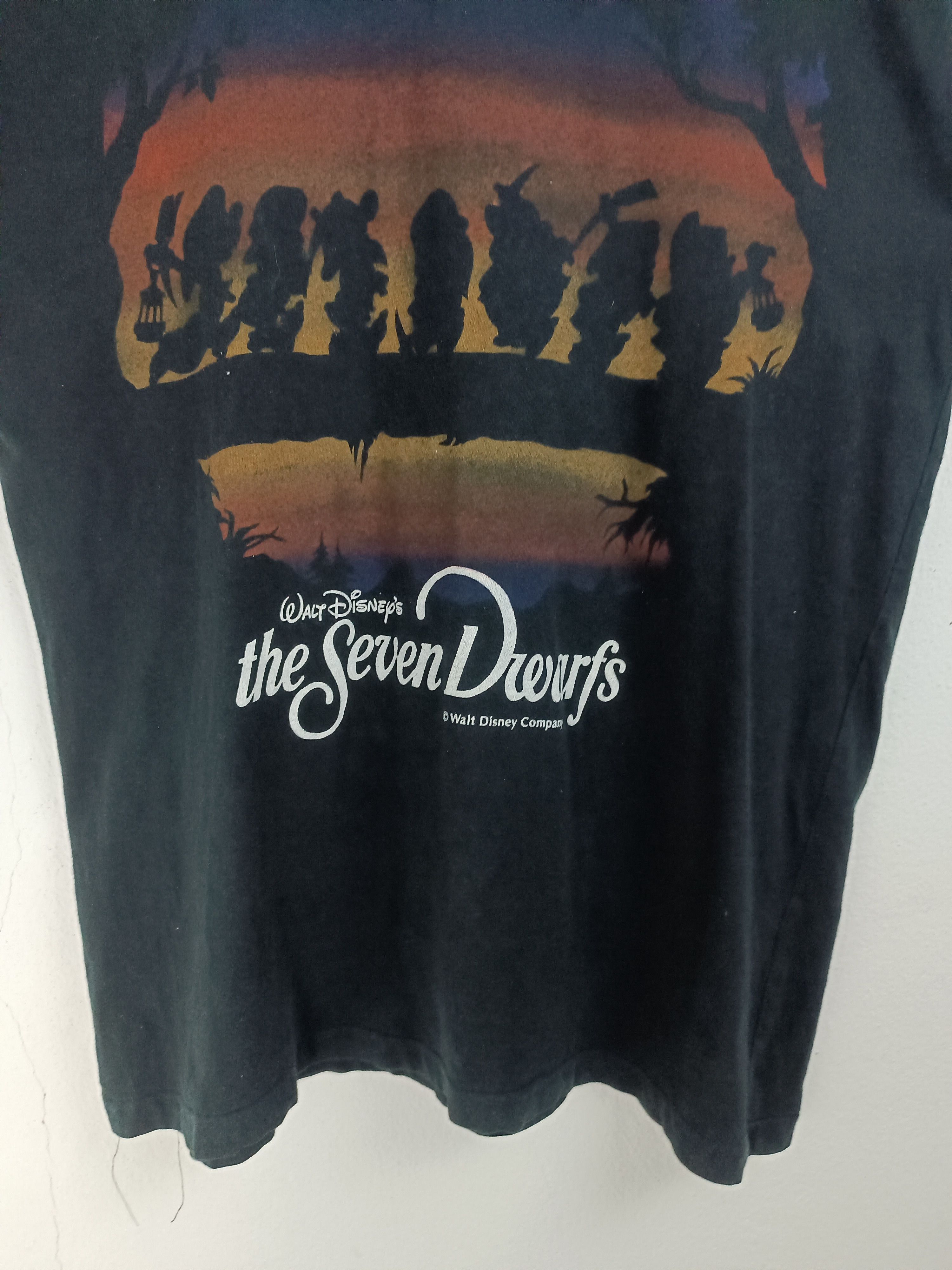 Disney VINTAGE 90'S THE SEVEN DWARFS FADED TEE snow white grumpy Size US M / EU 48-50 / 2 - 8 Thumbnail