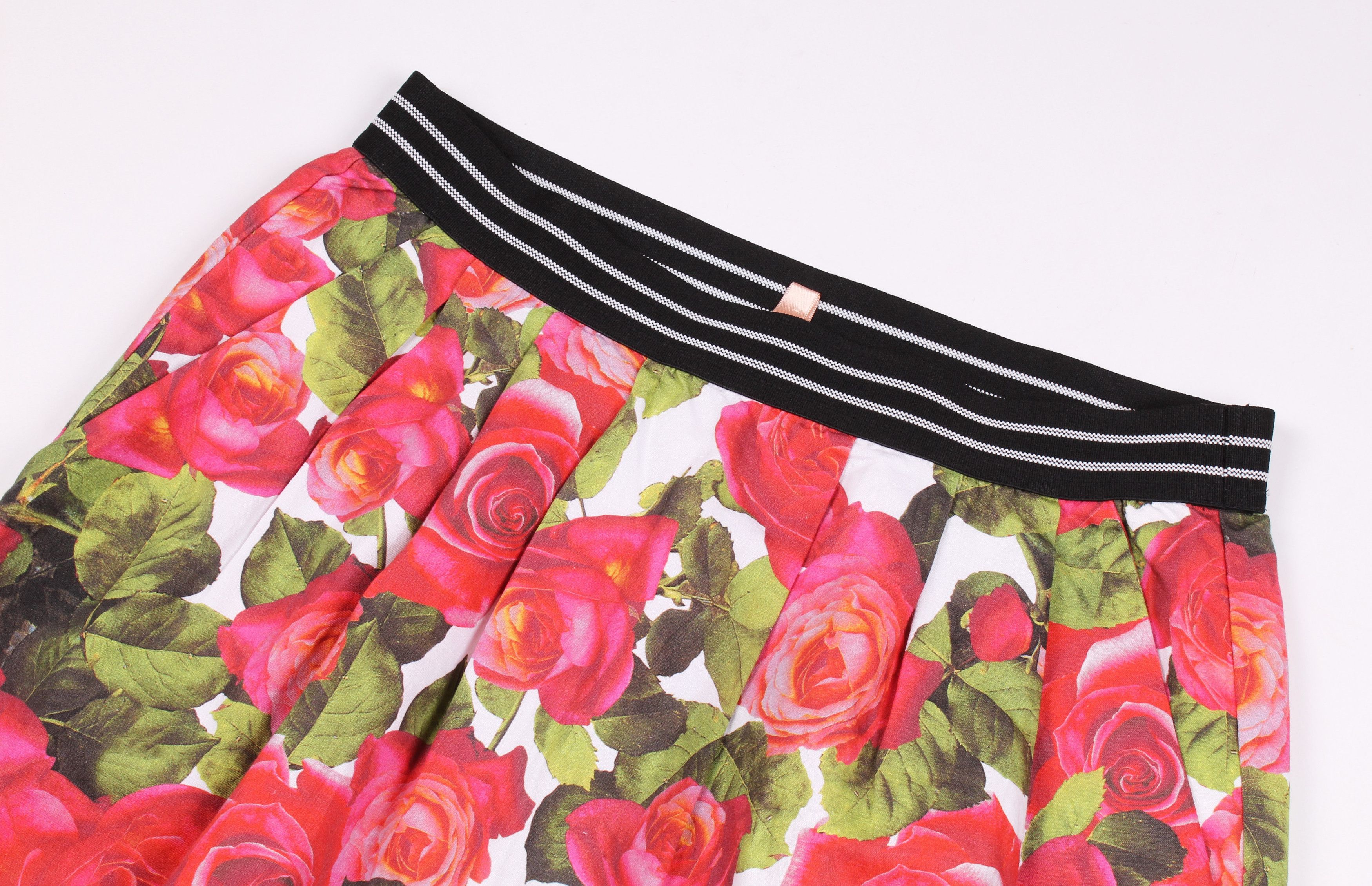 Other Marc Cain Floral Roses Pleated Skirt Size 30" / US 8 / IT 44 - 2 Thumbnail