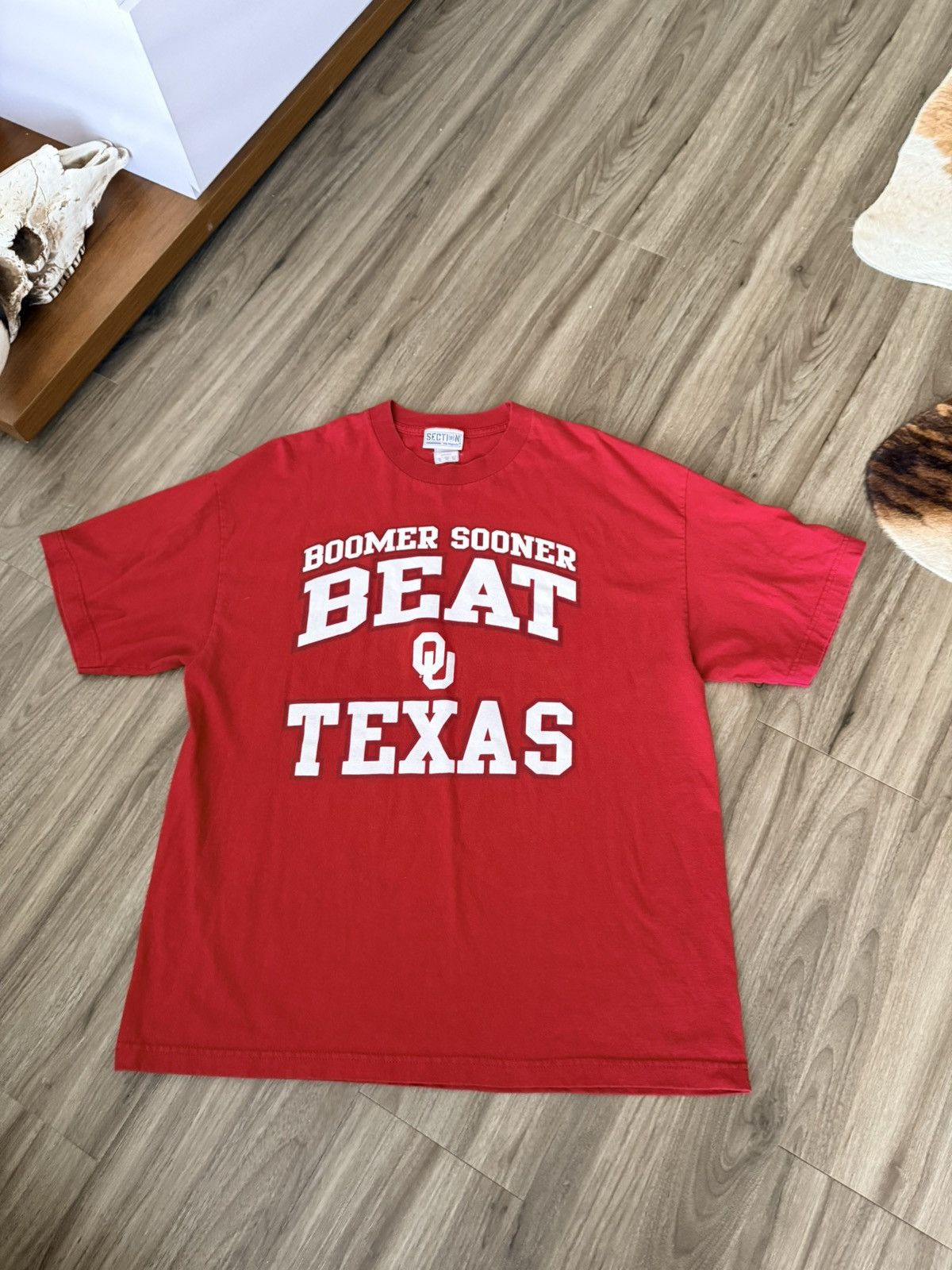 Majestic Oklahoma OU Sooner "Boomer" Beat UT Red River Rivalry Shirt Size US XL / EU 56 / 4 - 1 Thumbnail