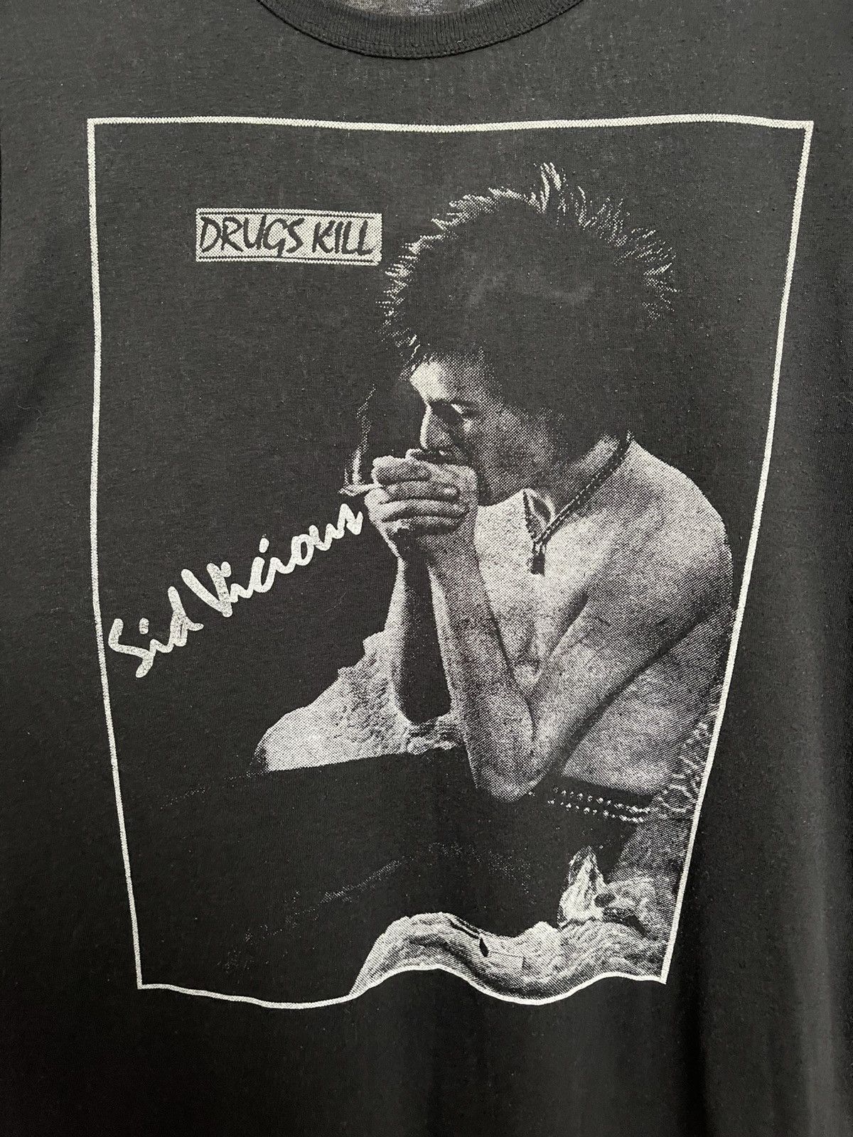 Band Tees Sex Pistols Sid Vicious Drugs Kill Vintage T-Shirt Tee 80s Size US M / EU 48-50 / 2 - 6 Thumbnail