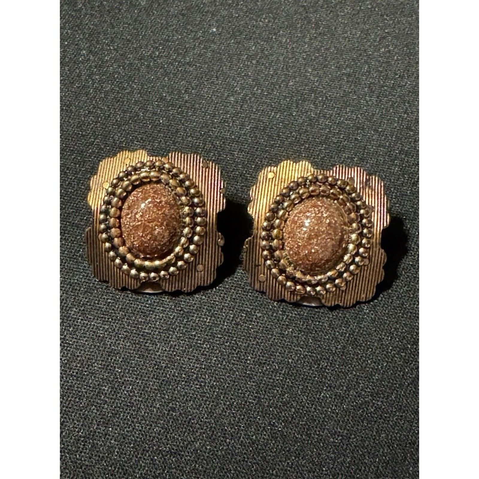 Other Gold Tone & Brass Clip On Earrings Size ONE SIZE - 2 Thumbnail