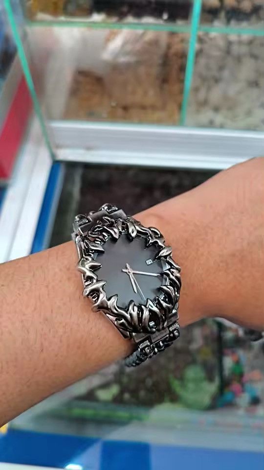 Hot Selling Claw Watch Y2K American design