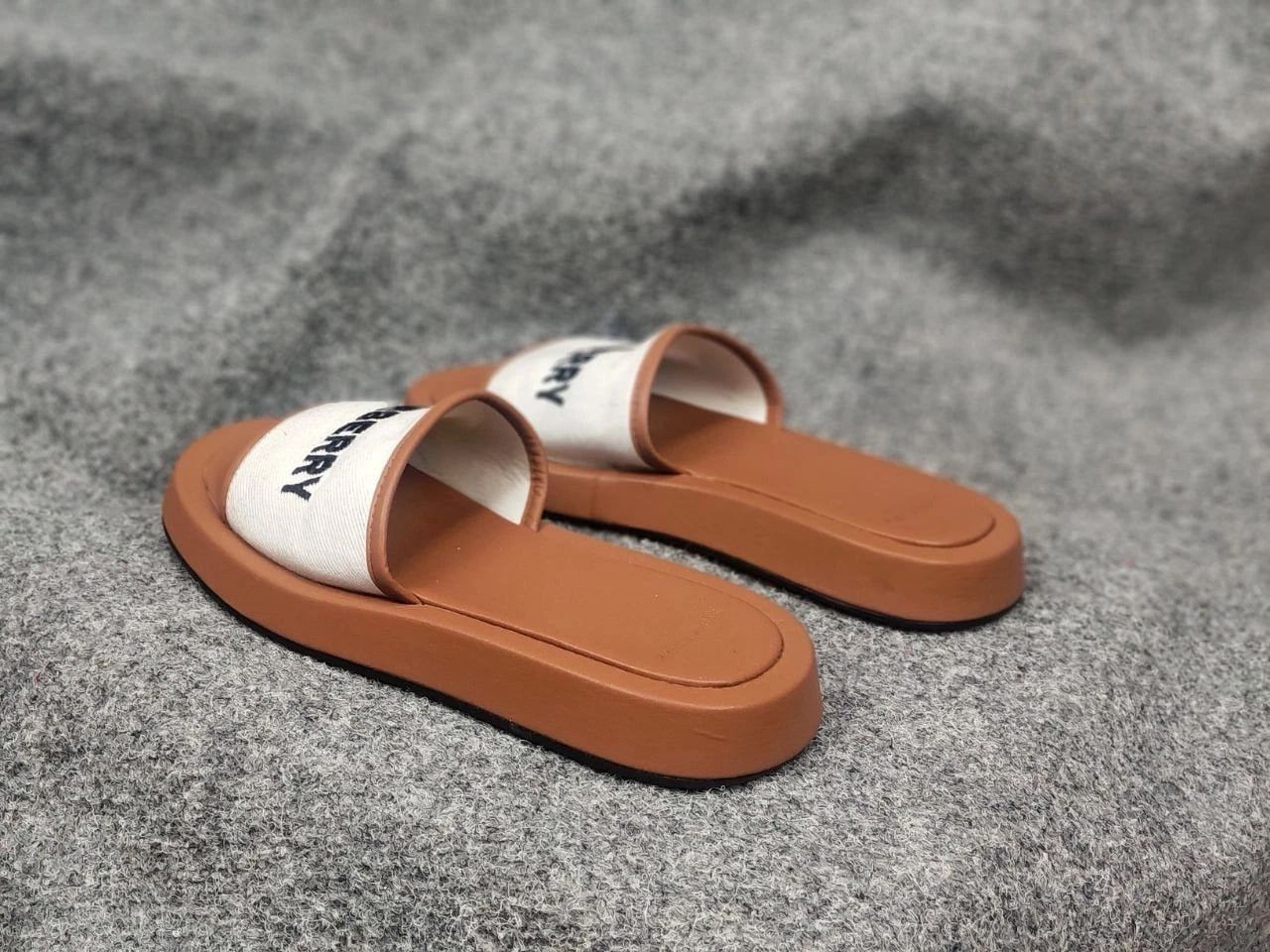 Burberry Burberry Buckingham Brown Logo Slides in Canvas & Leather Size US 9 / IT 39 - 11 Thumbnail
