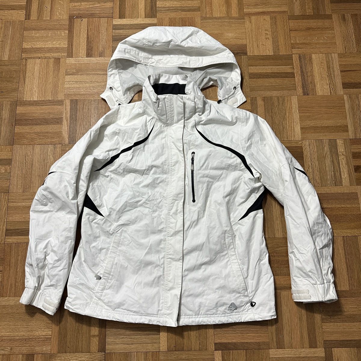 Nike ACG Vintage Nike ACG 3 layer jacket Size US L / EU 52-54 / 3 - 1 Thumbnail