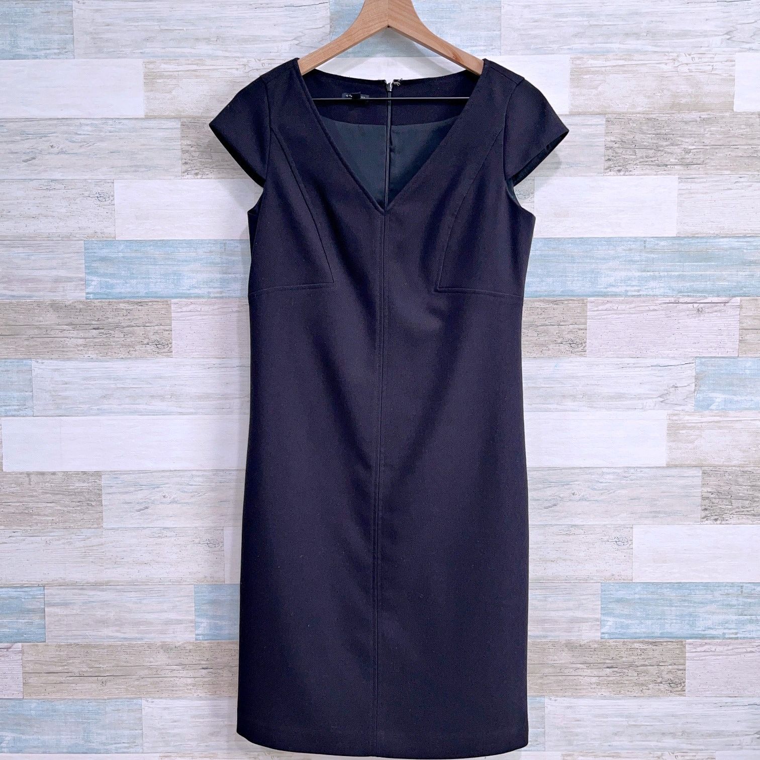 Other Talbots Career Sheath Dress Black V Neck Cap Sleeve Lined 6 Size M / US 6-8 / IT 42-44 - 1 Thumbnail