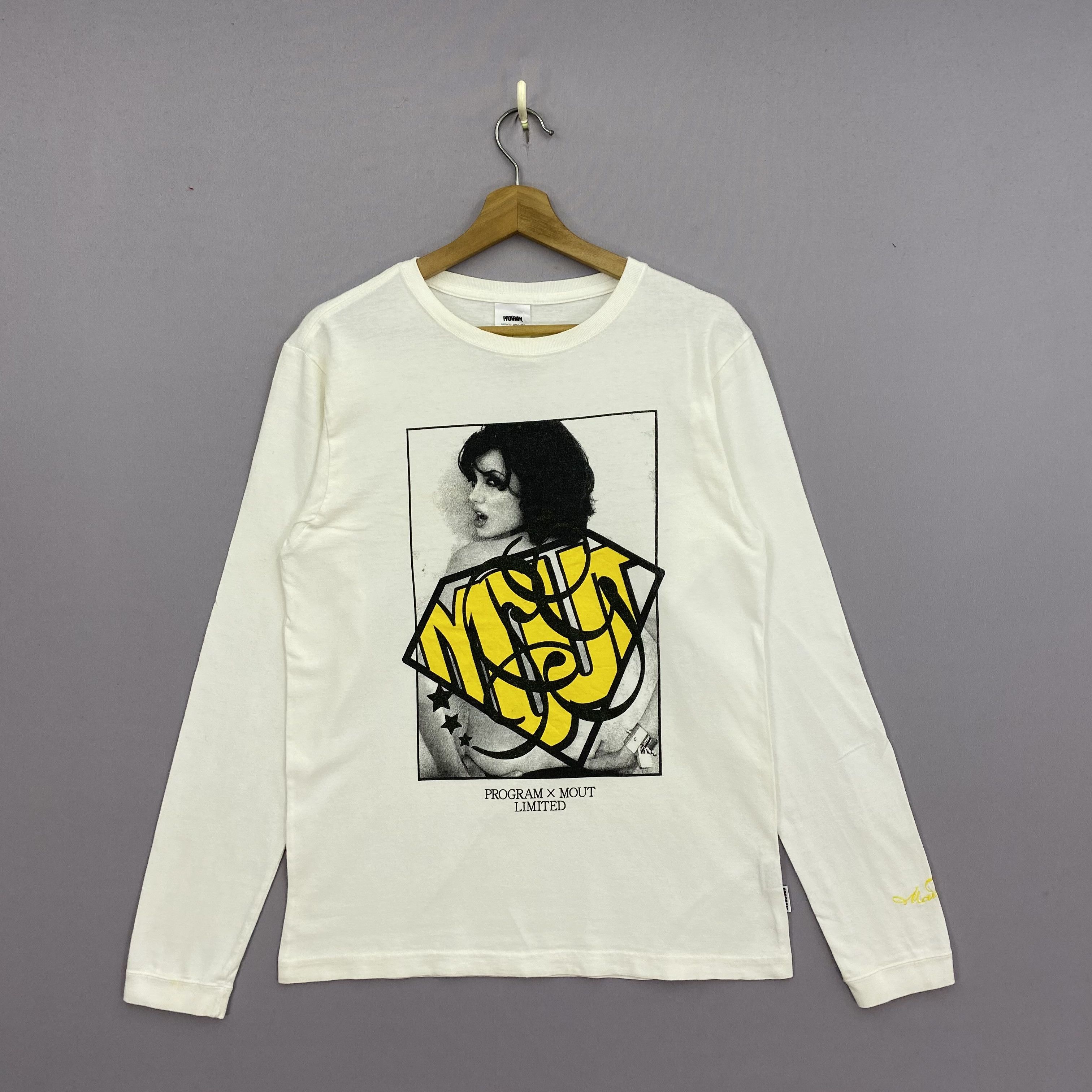 Japanese Brand Vintage Angelina Jolie Program X Mout T-Shirt Nude Doggie Size US S / EU 44-46 / 1 - 1 Thumbnail