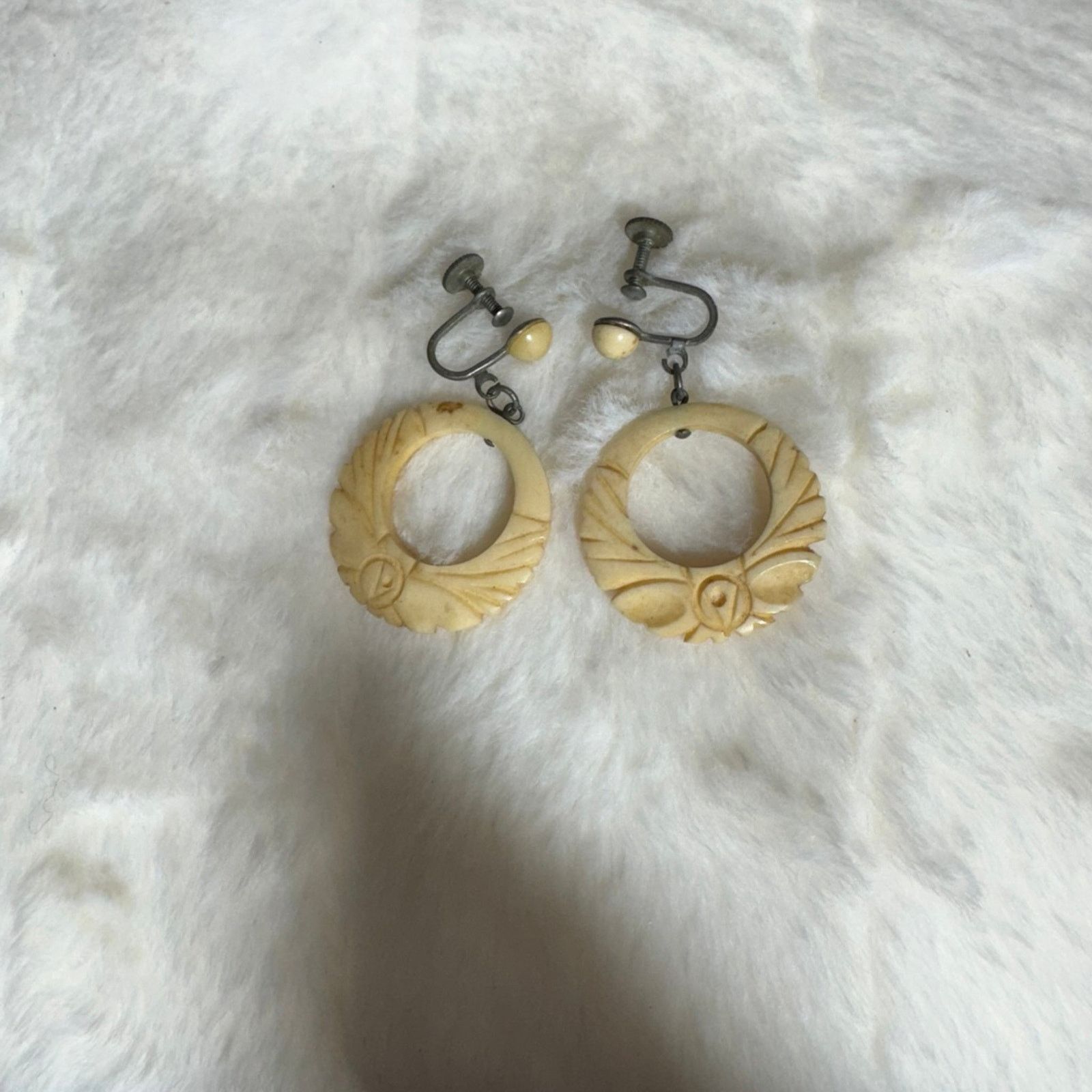 NBDN Nobrandedon VTG bone carved earrings Size ONE SIZE - 1 Thumbnail