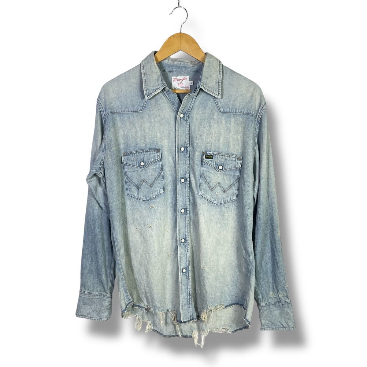 Japanese Brand × Wrangler Wrangler x Azul Distressed Design Denim Pearl Snap Shirt Size US L / EU 52-54 / 3 - 1 Thumbnail