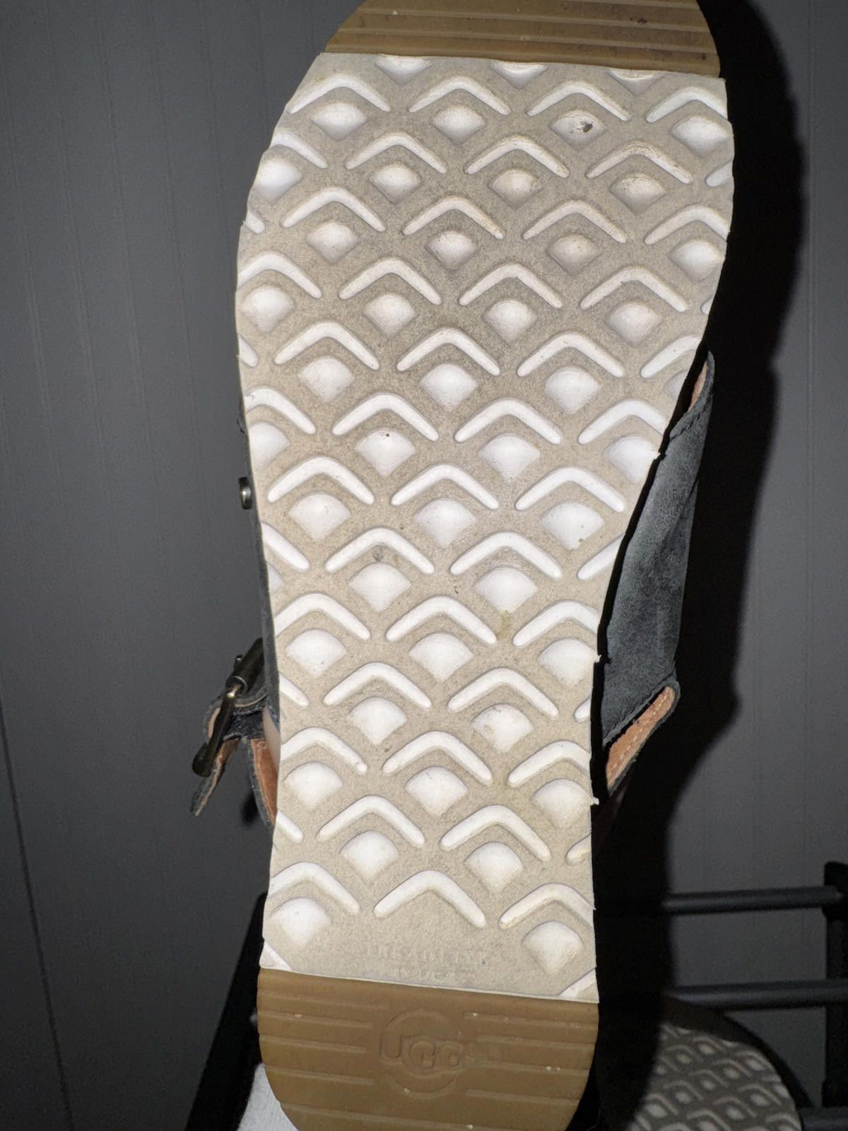Ugg UGG Black Leather Cross Strap Sandals with White Sole Size US 7.5 / IT 37.5 - 3 Thumbnail