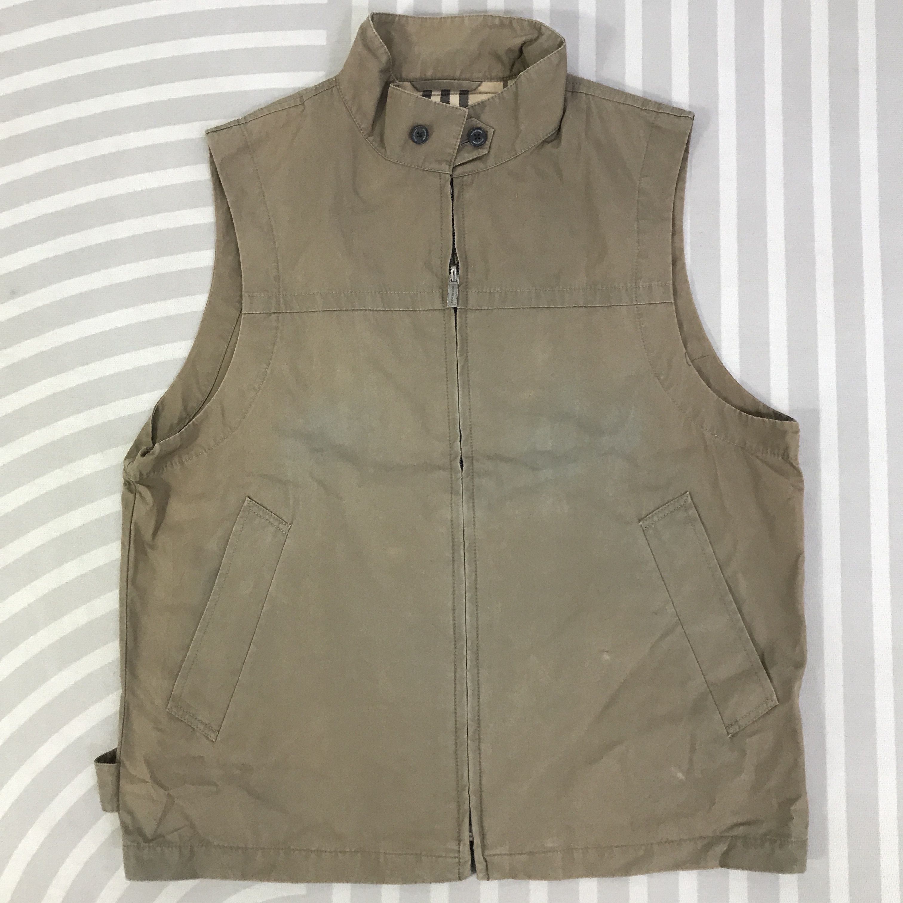 Burberry Vintage Burberry London colour faded Vest K121B18 Size US L / EU 52-54 / 3 - 1 Thumbnail