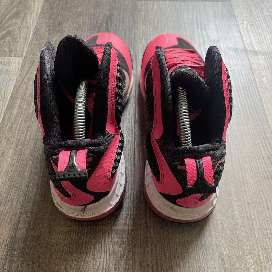 Nike NIKE • LeBron 9 GS "Black/Laser Pink" (7M) Size US 7 / EU 40 - 7 Thumbnail