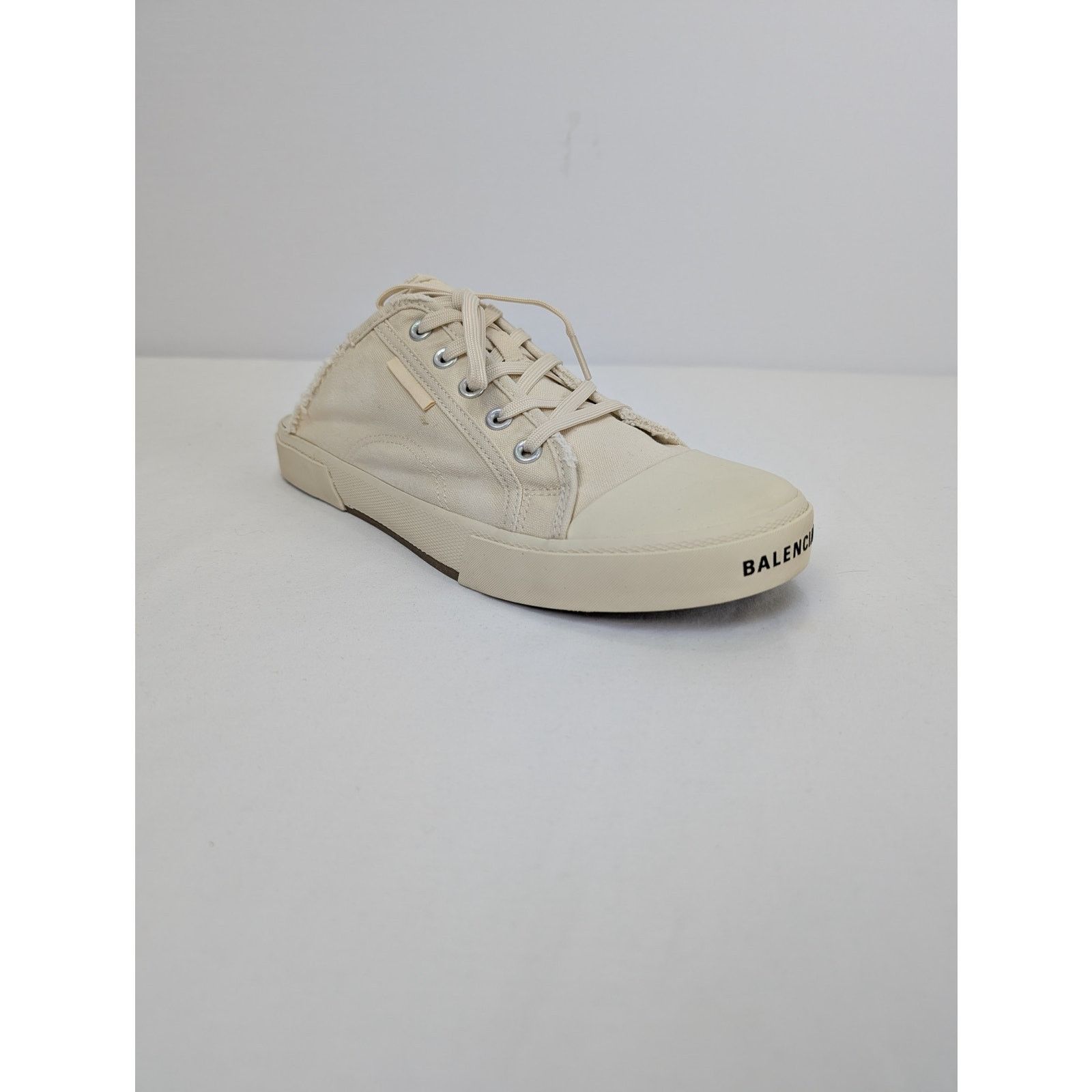 Balenciaga o1rshd1 Mule Destroyed Rubber Sole Paris Mule in White Size US 10 / EU 43 - 2 Thumbnail