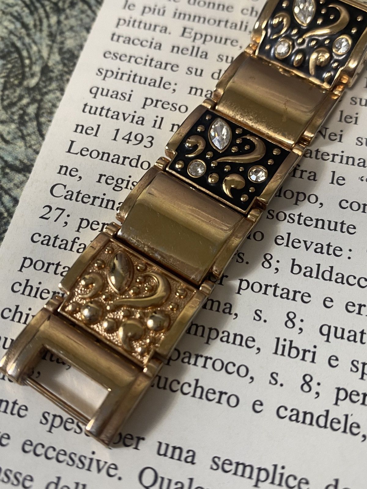 Japanese Brand Very Rare Futuristic OMAX JES 140 Crystal Watch Size ONE SIZE - 7 Thumbnail