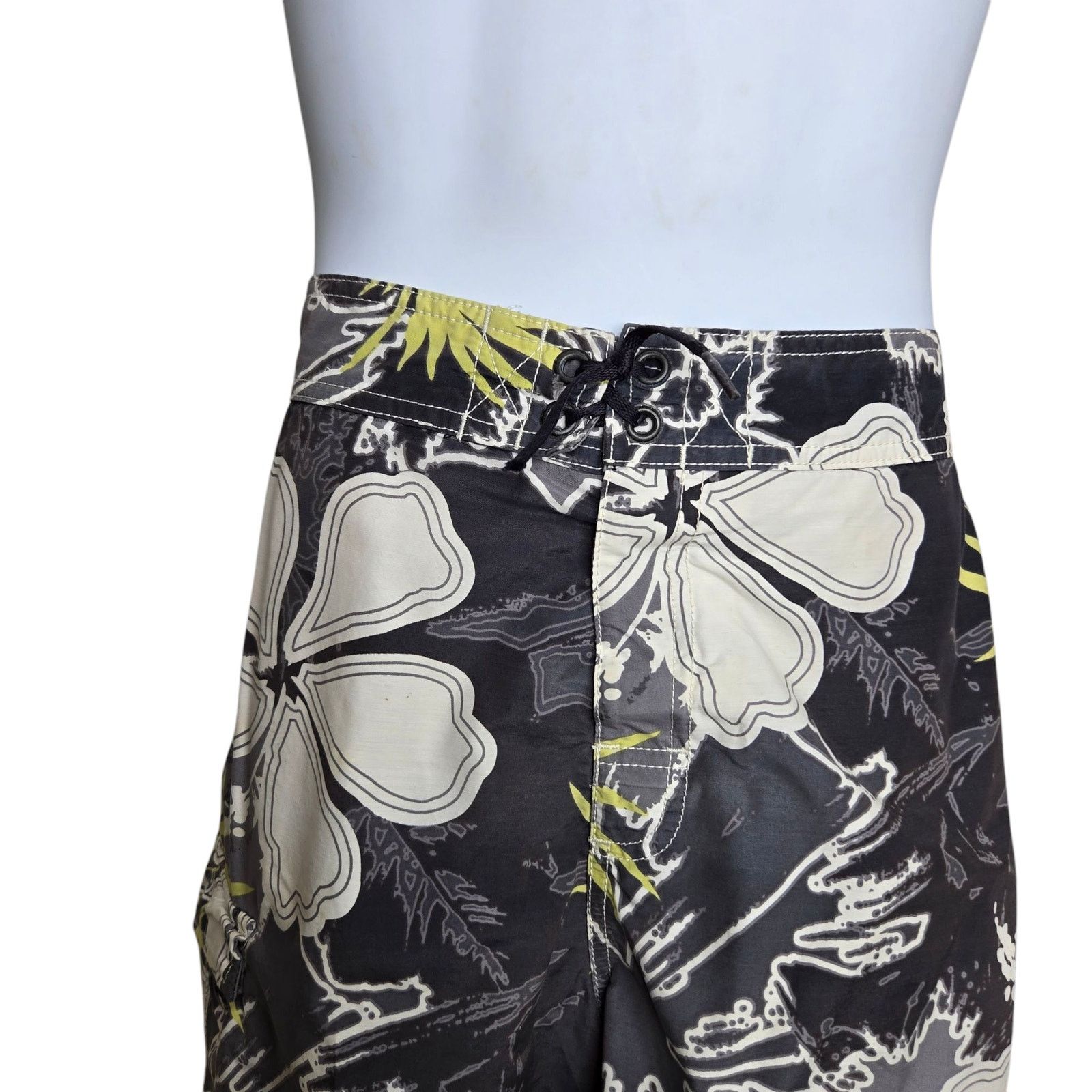 Tommy Bahama Tommy Bahama Relax Mens Swim Trunks Medium Tropical Print Size US 34 / EU 50 - 2 Thumbnail