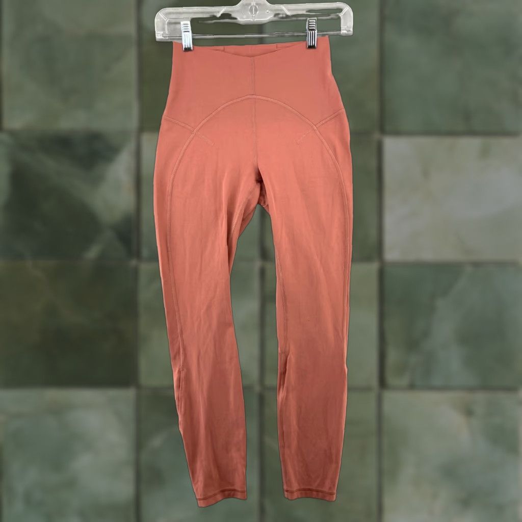 Lululemon Lululemon Womens Yoga Pants 4 Peach Athletic Cropped Pants Athletic Women Size 4 Peach Yoga Athleisure Size 27" / US 4 / IT 40 - 1 Thumbnail