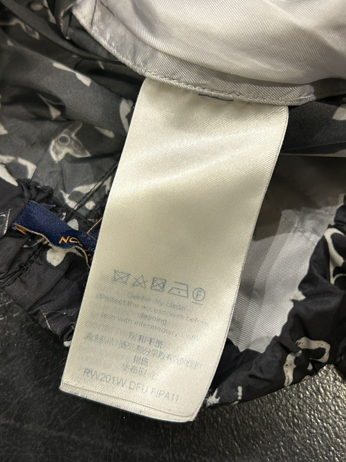 Louis Vuitton Louis Vuitton Nylon Stencil Monogram Pants Size 25" / US 0 / IT 36 - 4 Thumbnail