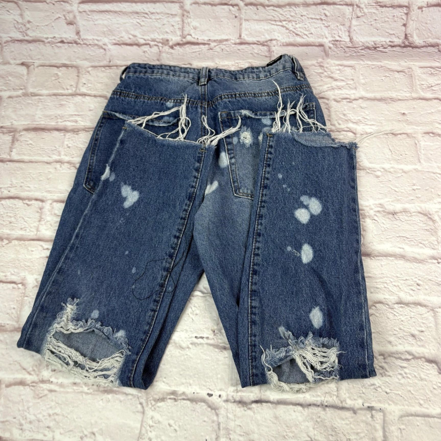 Almost Famous Almost Famous Jeans Juniors 3 Medium Wash Distressed Straight Crop 26x26 Denim Size 26" / US 2 / IT 38 - 3 Thumbnail