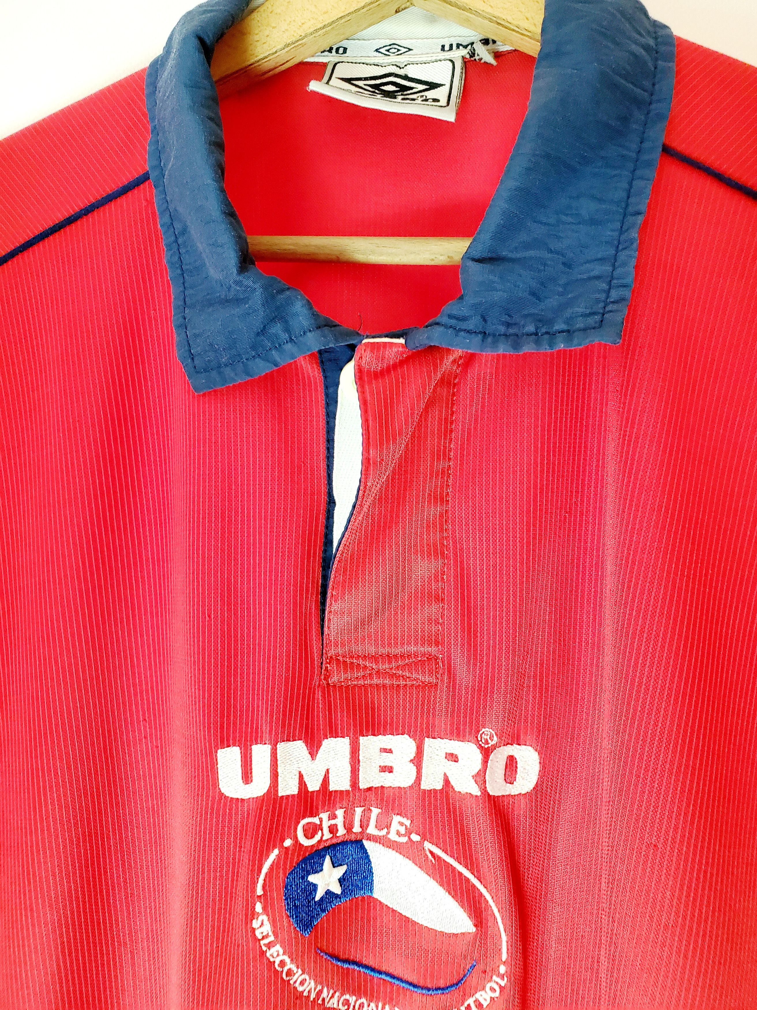 Umbro × Vintage Vintage 90s Umbro Chile National soccer jersey size Xl Size US XL / EU 56 / 4 - 2 Thumbnail