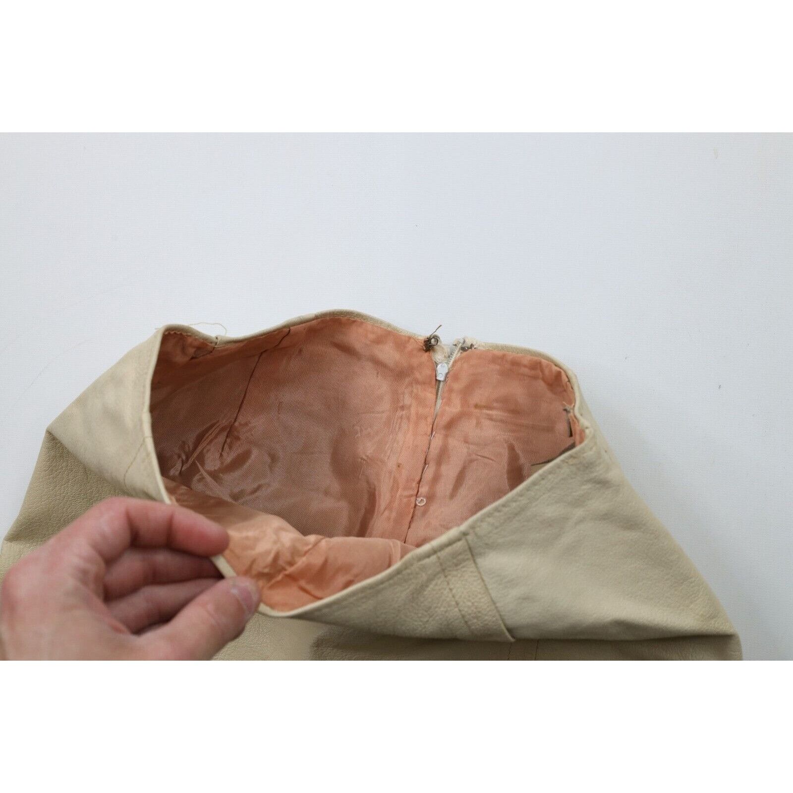 Vintage Vintage 70s Streetwear Distressed Leather Skirt Size 26" / US 2 / IT 38 - 7 Thumbnail