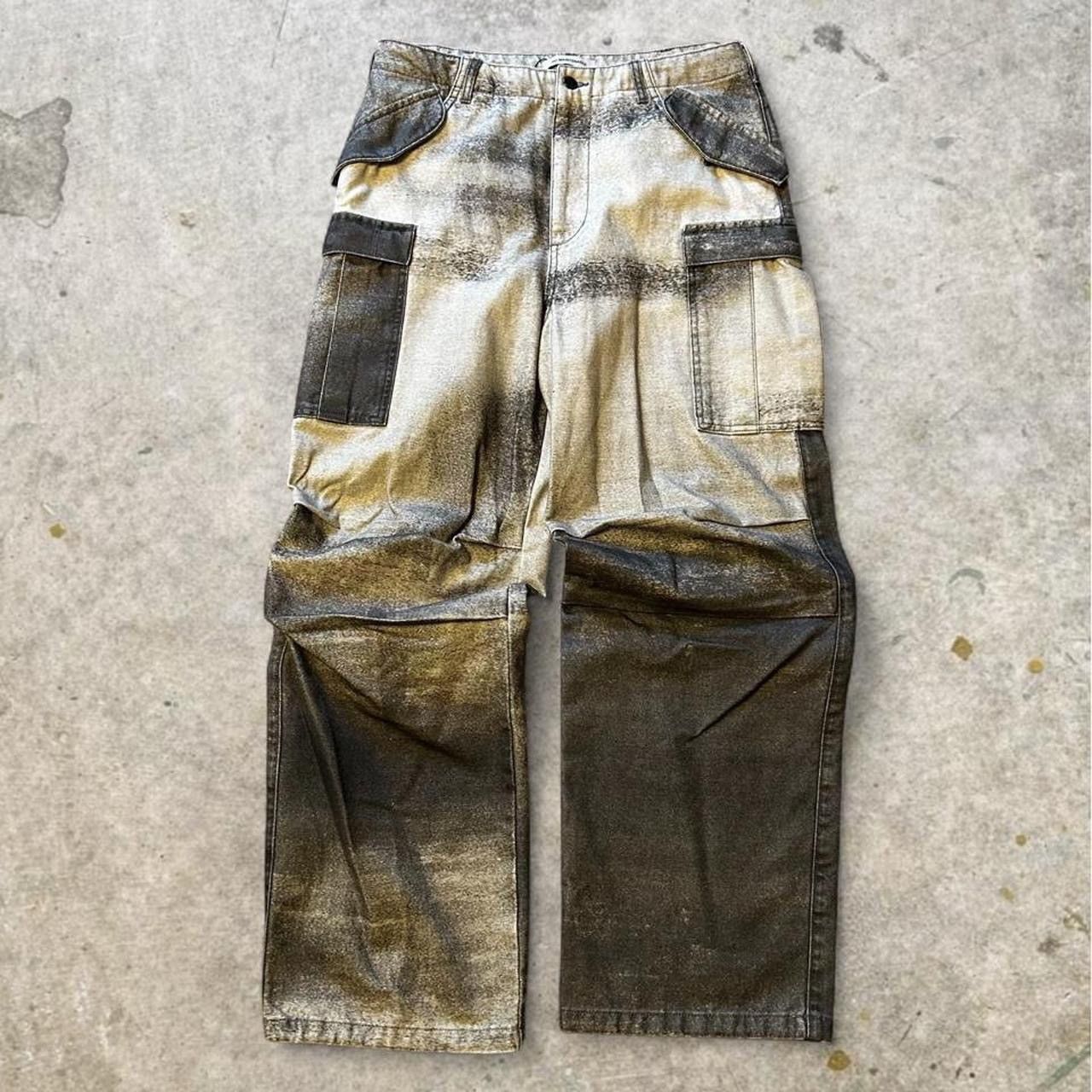 No Maintenance trompe loeil cargo pants adjustable straps