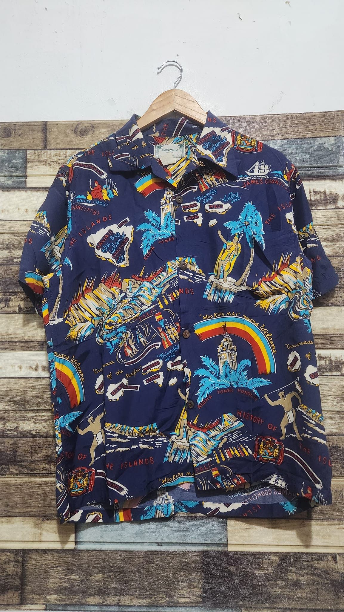 image of Hawaiian Shirt x Made In USA Vintage Kamehameha History Island Hawaii Shirt, Men's (Size Large)