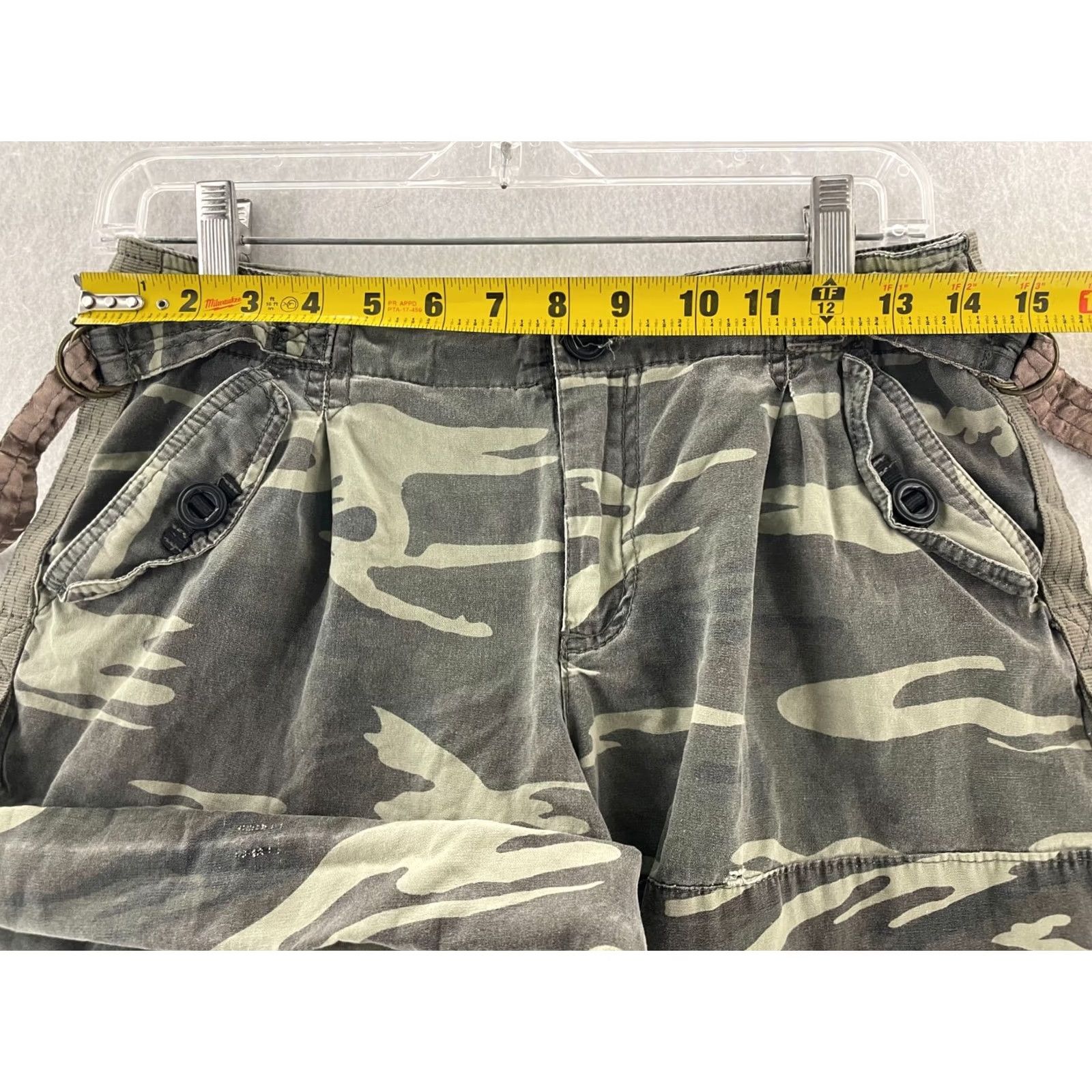 Forever 21 FOREVER 21 Shorts Womens Small Camouflage Elastic Waist Roll Hem Canvas Cargo Colorful Multicolor Casual Pockets 100% Cotton Size 28" / US 6 / IT 42 - 4 Thumbnail