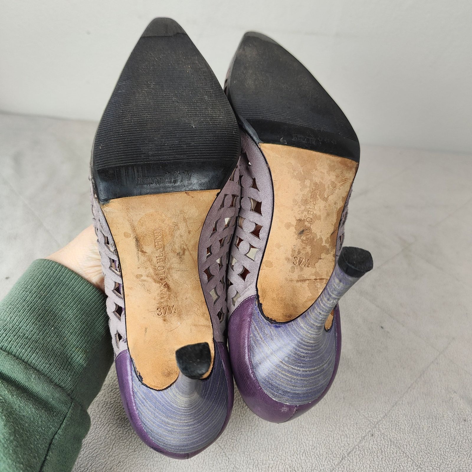 Other Manolo Blahnik Laser Cut Pumps Womens 37.5 7.5 Purple Size US 7.5 / IT 37.5 - 8 Thumbnail