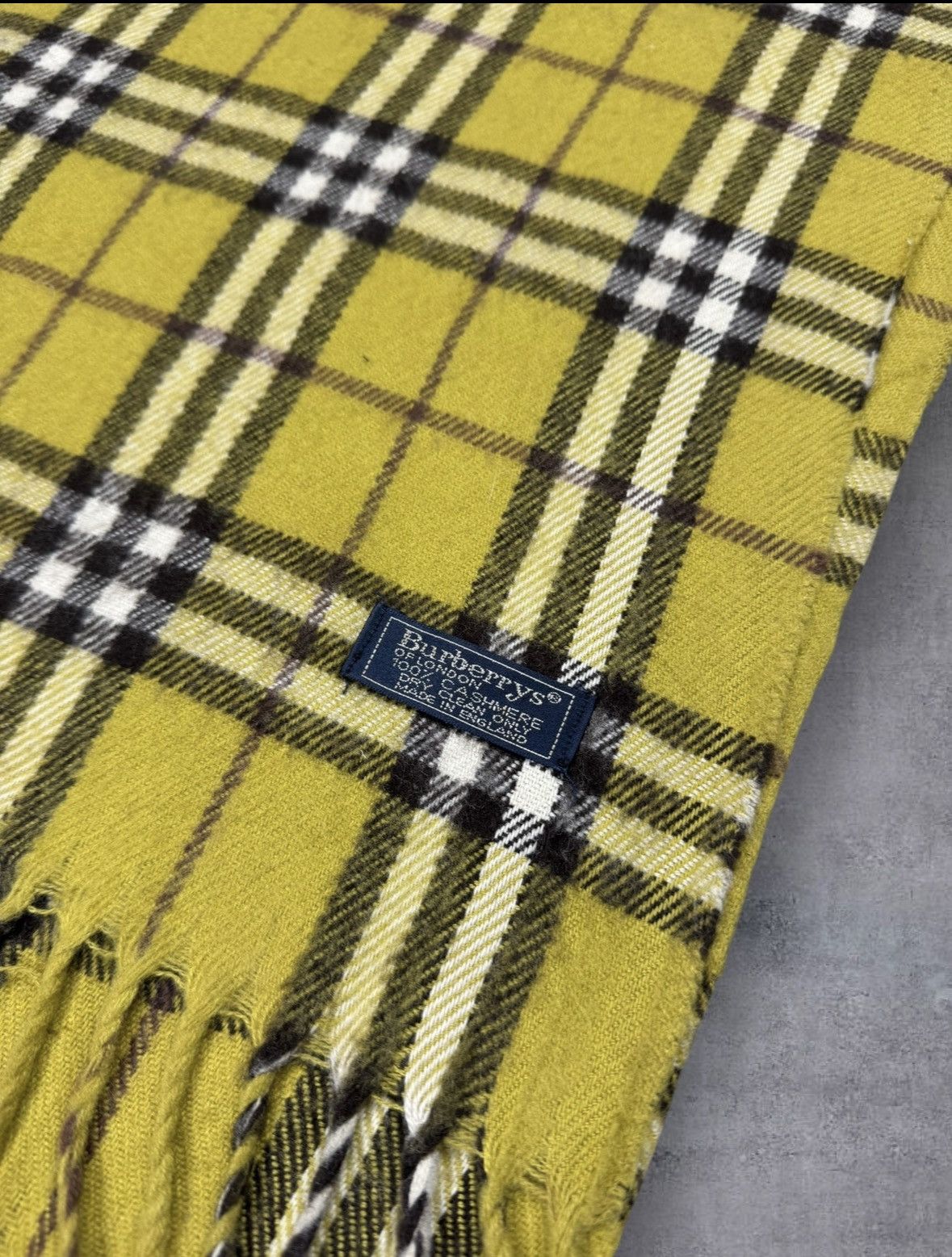 Burberry Vintage Burberry scarf yellow beige cashmere full pattern Size ONE SIZE - 6 Thumbnail