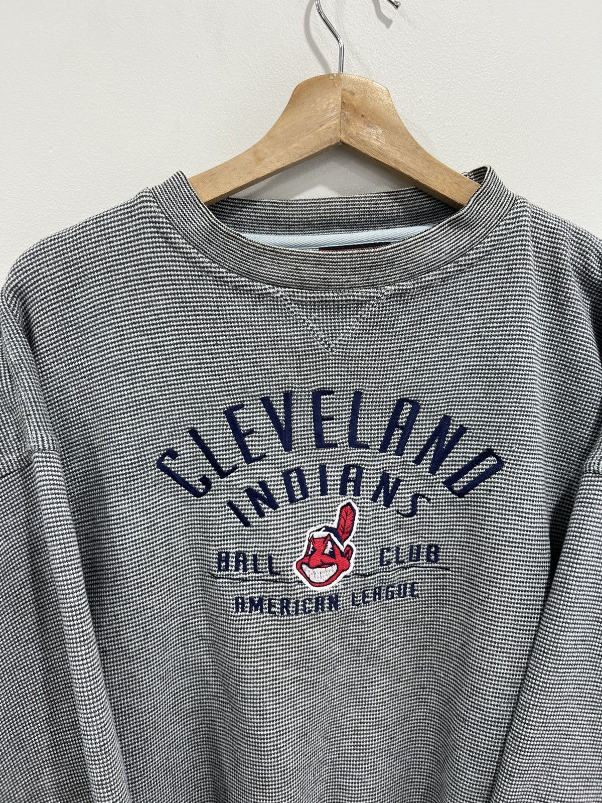 Vintage Vintage Cleveland Indians Sweater sweatshirt Size US L / EU 52-54 / 3 - 3 Thumbnail
