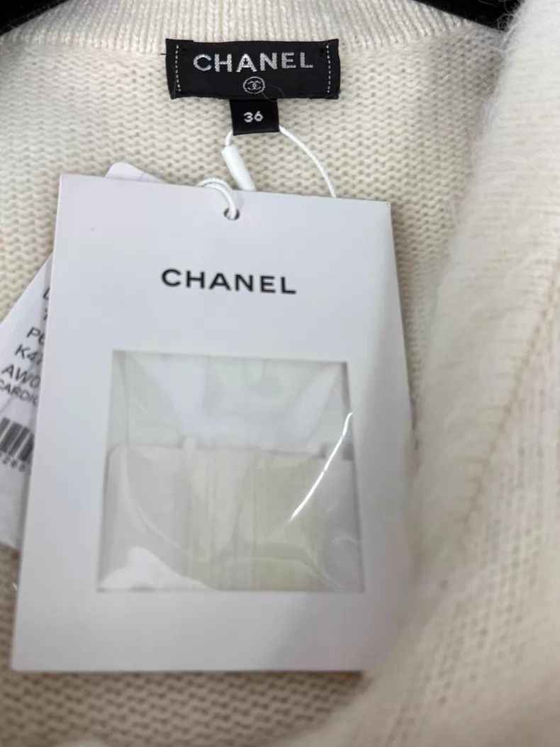 Chanel Chanel Snow Series White Snowflake Diamond Button Cardigan Size XS / US 0-2 / IT 36-38 - 4 Thumbnail