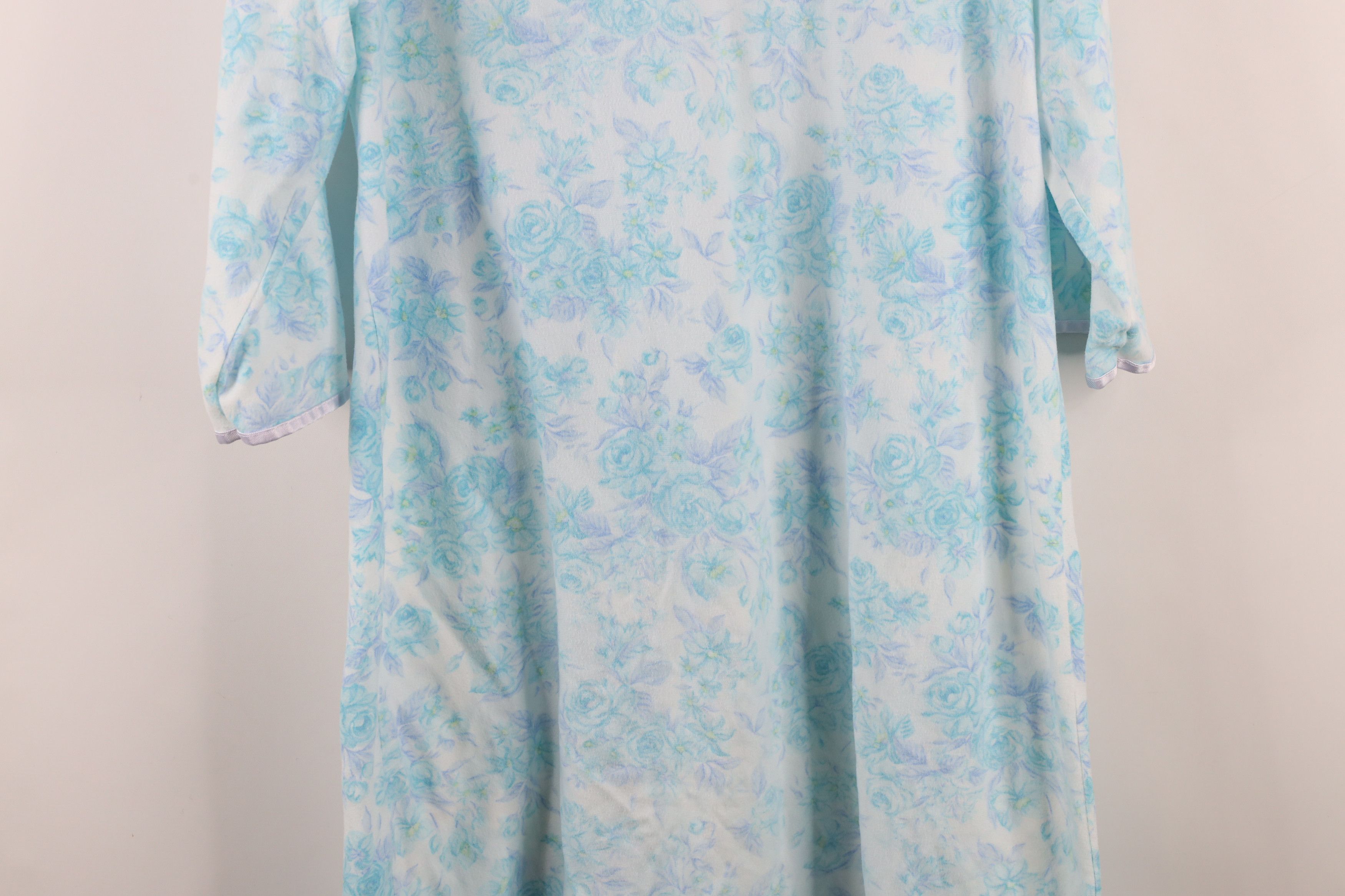 Vintage Vintage 90s Streetwear Lace Flower Fleece Night Gown USA Size L / US 10 / IT 46 - 14 Thumbnail