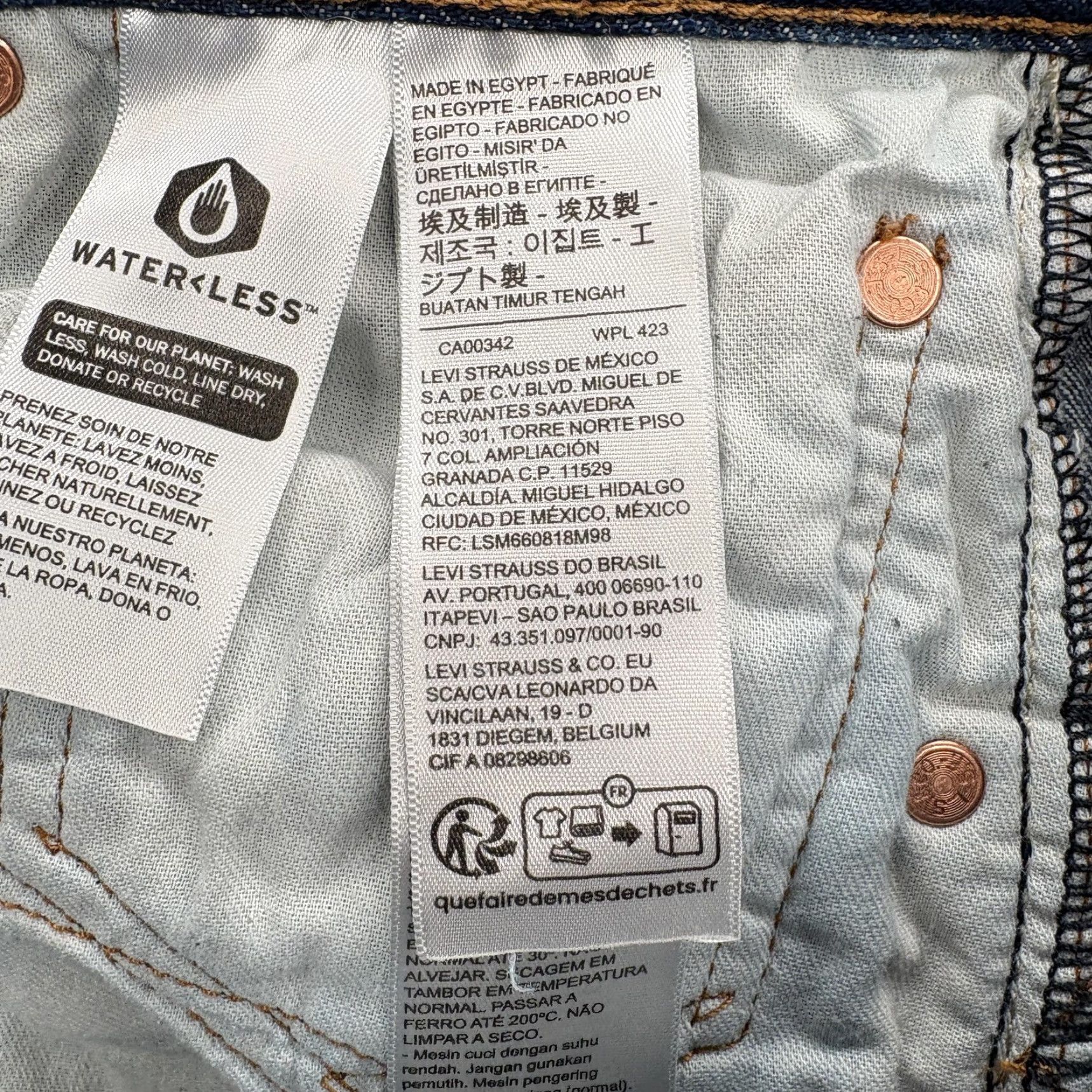 Levi's VINTAGE Levi's 501 Jeans Men 34x30 Blue Classic Straight Denim Button Fly 34x30 Mens Jeans Vintage Levi's 501 Blue Denim Straight Jeans Size US 34 / EU 50 - 5 Thumbnail